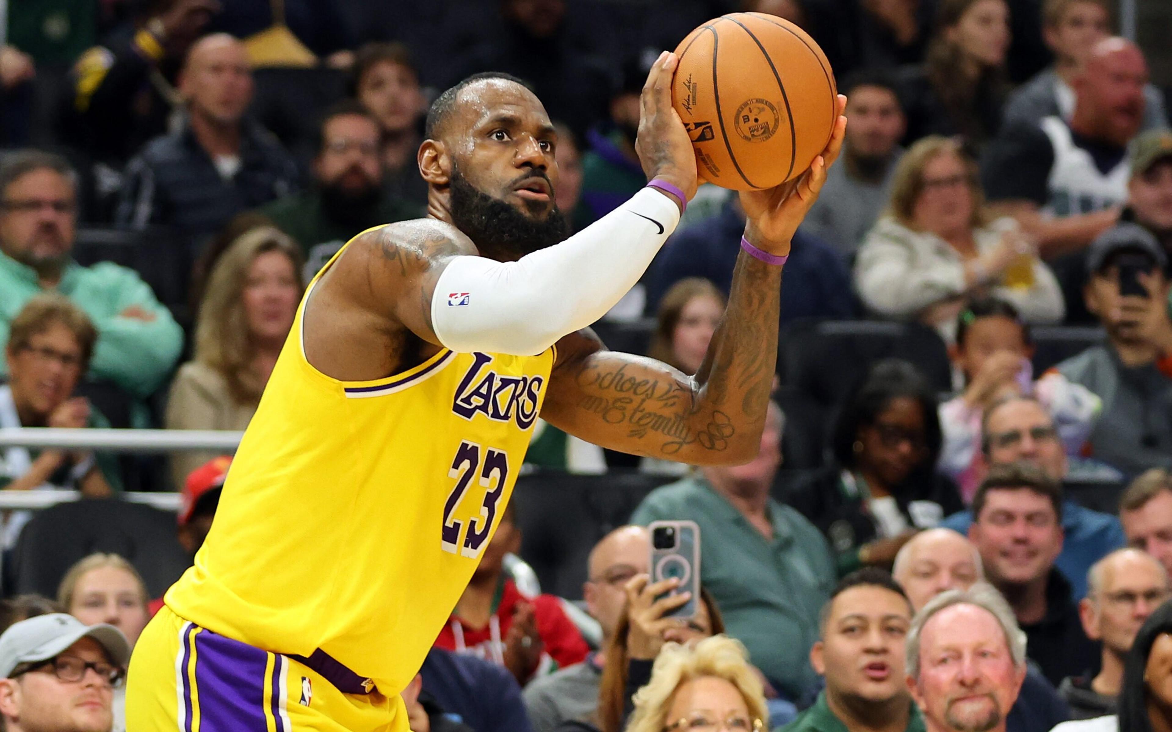 LeBron James bate mais um recorde na NBA; confira