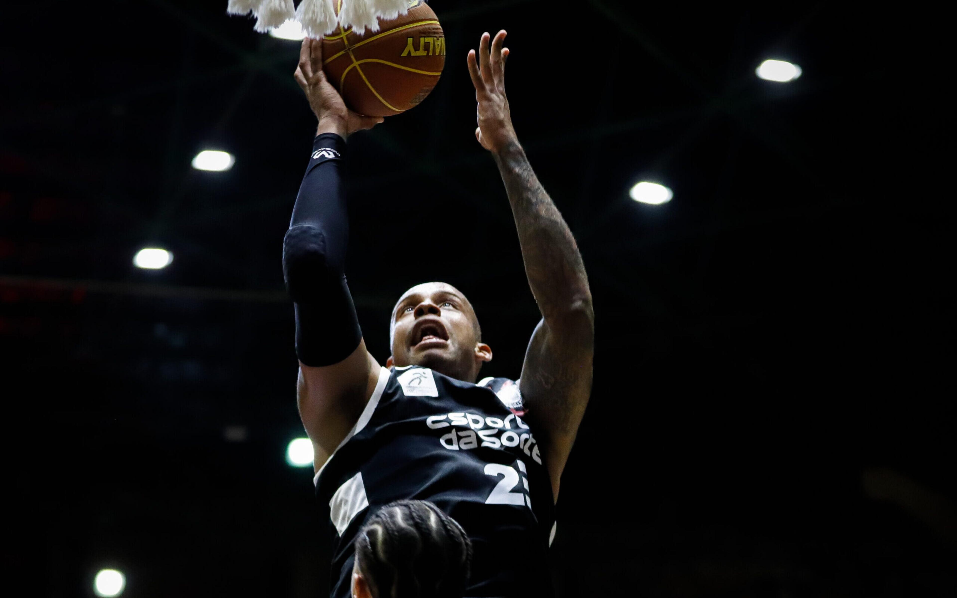 Com virada nos últimos segundos, Corinthians vence Mogi pelo NBB