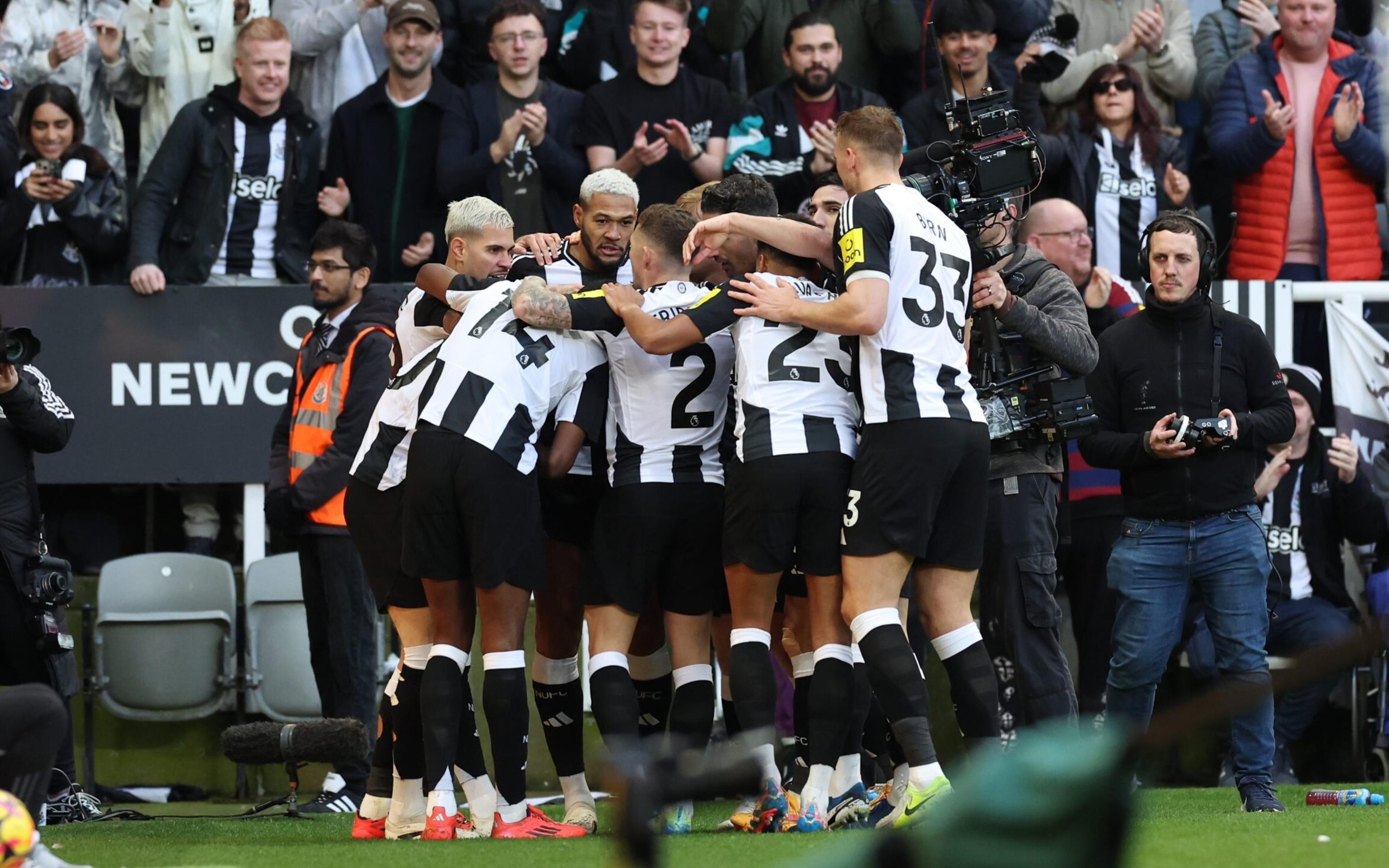 Com gol de brasileiro, Newcastle vence Aston Villa no Boxing Day