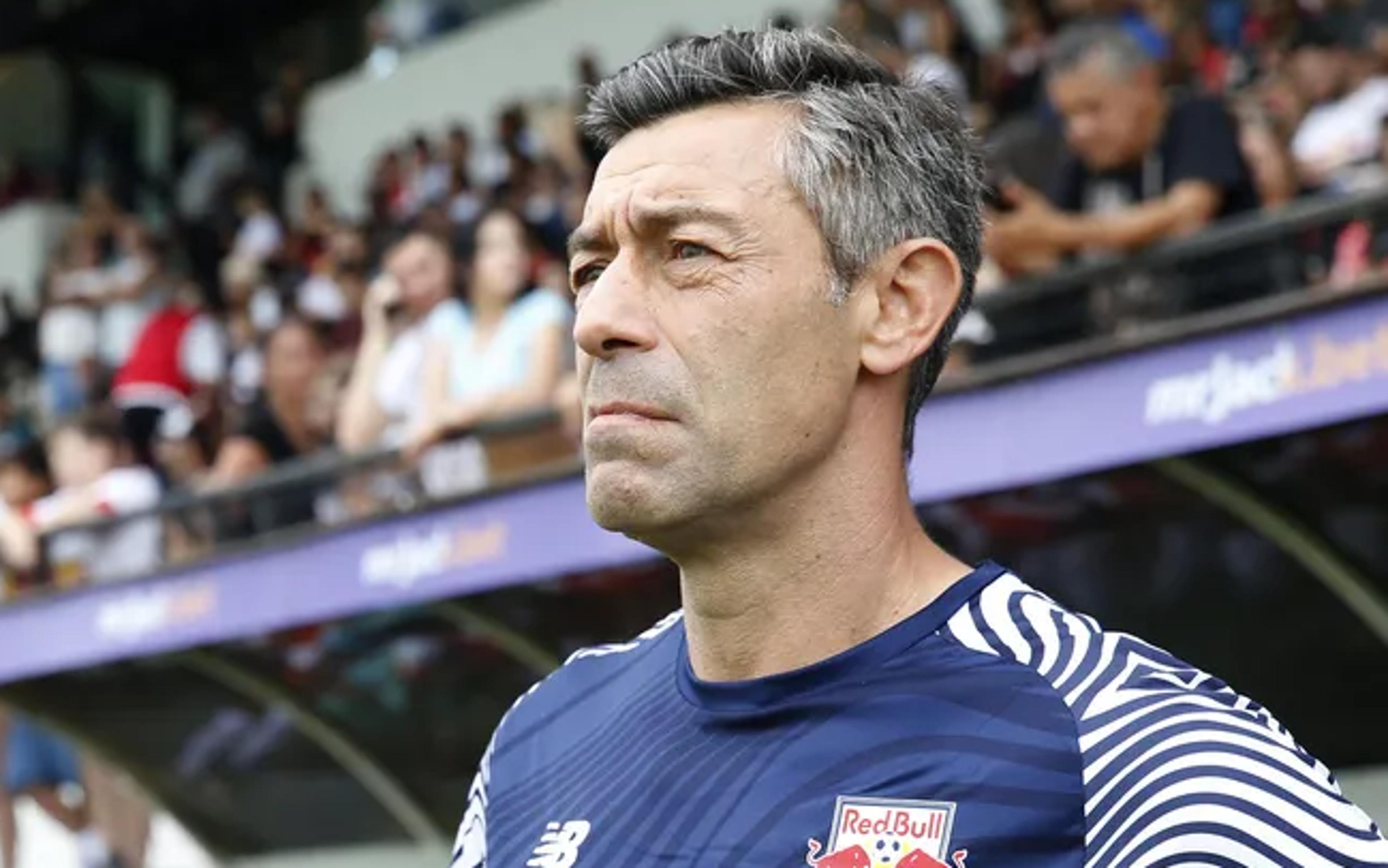 Torcedores do Grêmio se irritam com Pedro Caixinha após anúncio no Santos: ‘Piada’