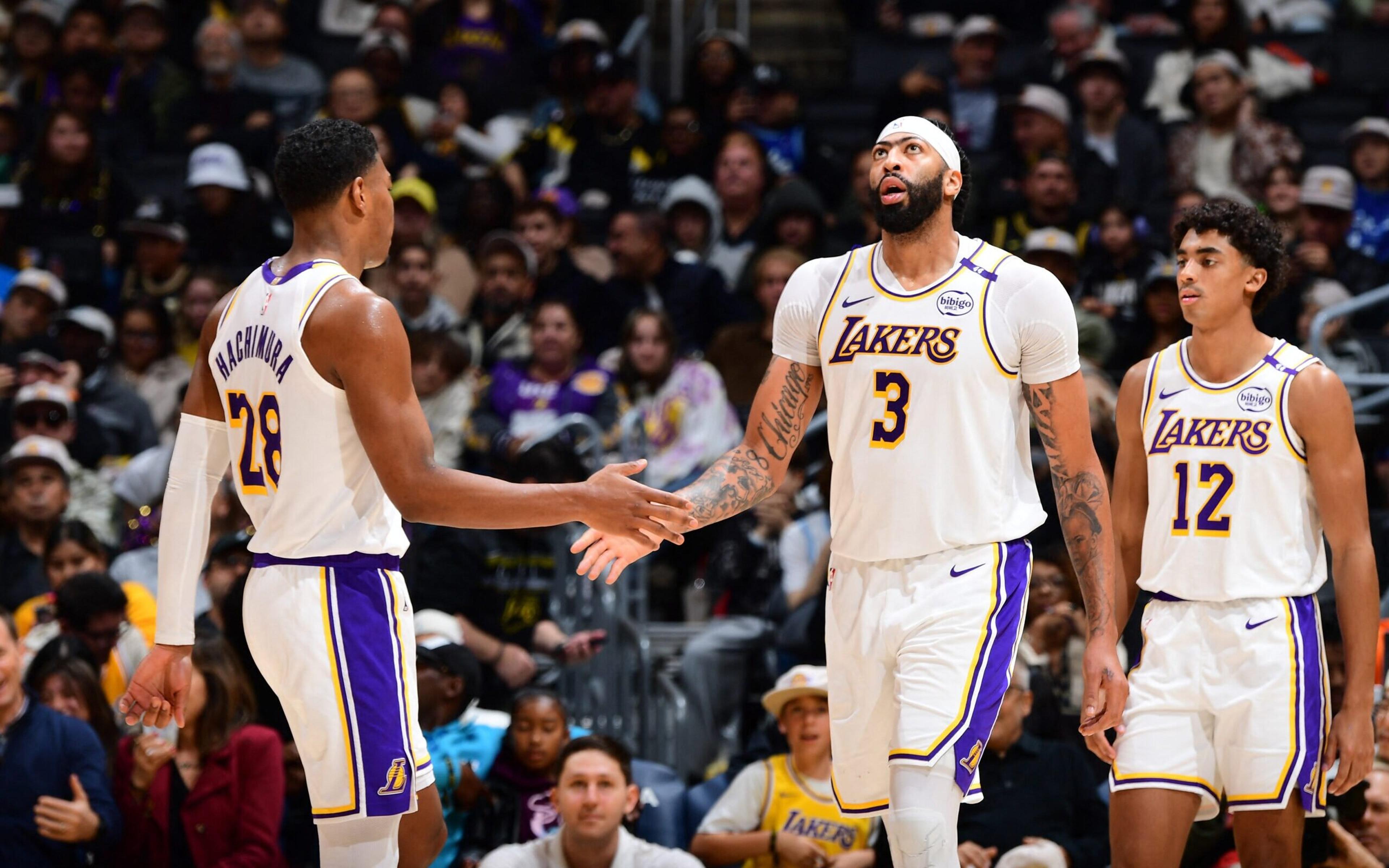 Lakers melhora na defesa e mira vaga direta nos playoffs da NBA