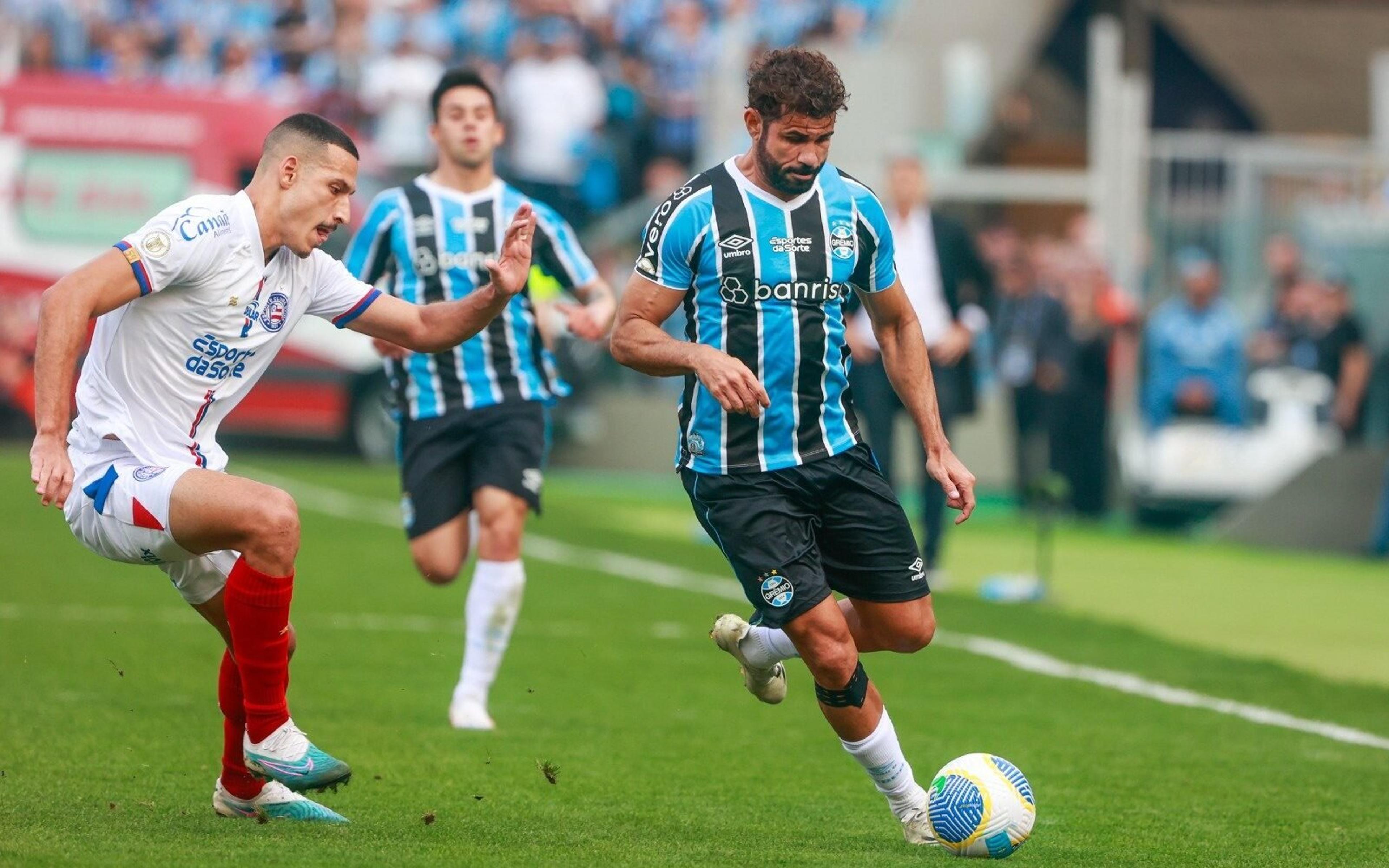 Atacante do Grêmio aguarda novo técnico para definir futuro no clube