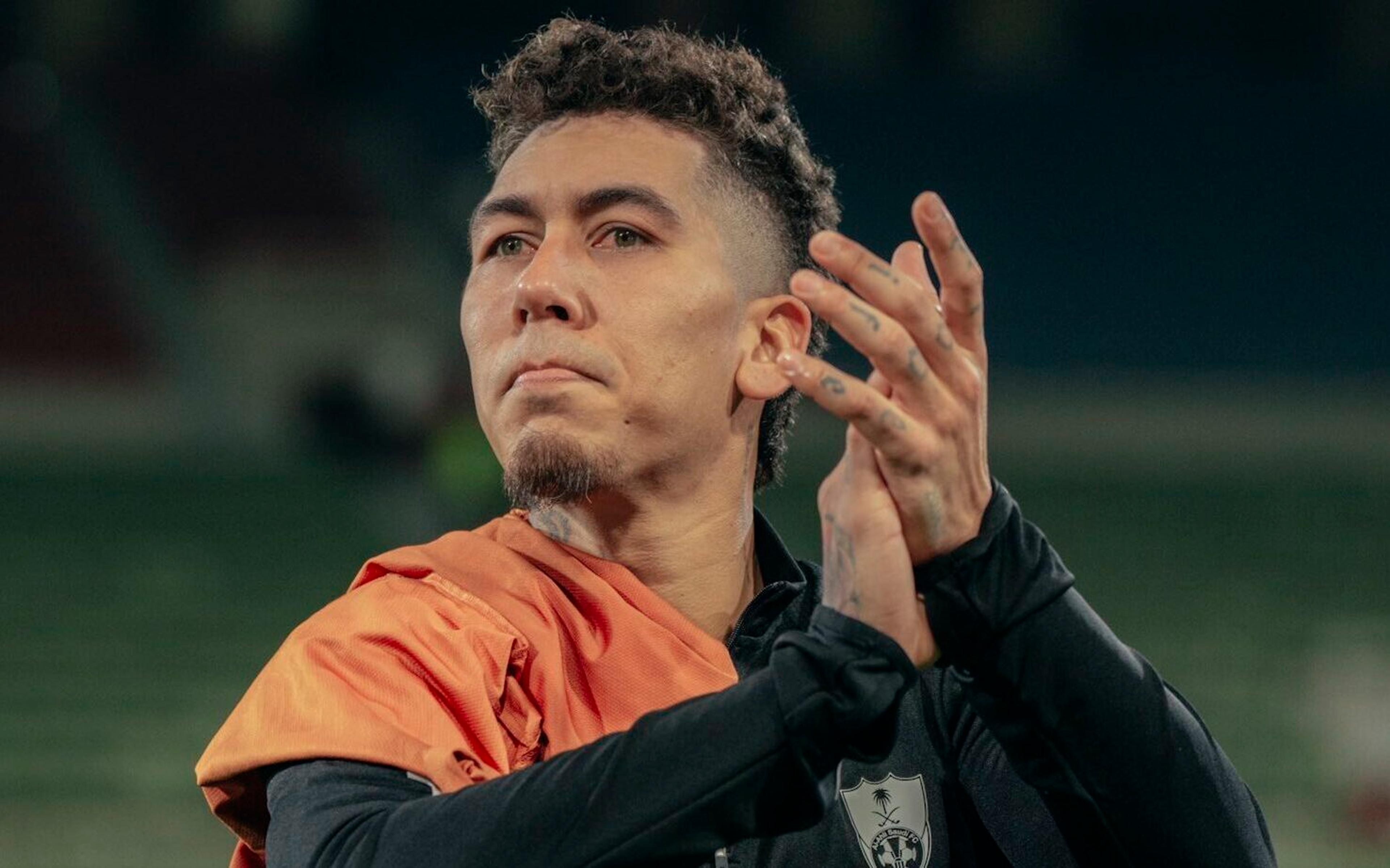 Firmino participa de três gols e é destaque na virada do Al-Ahli