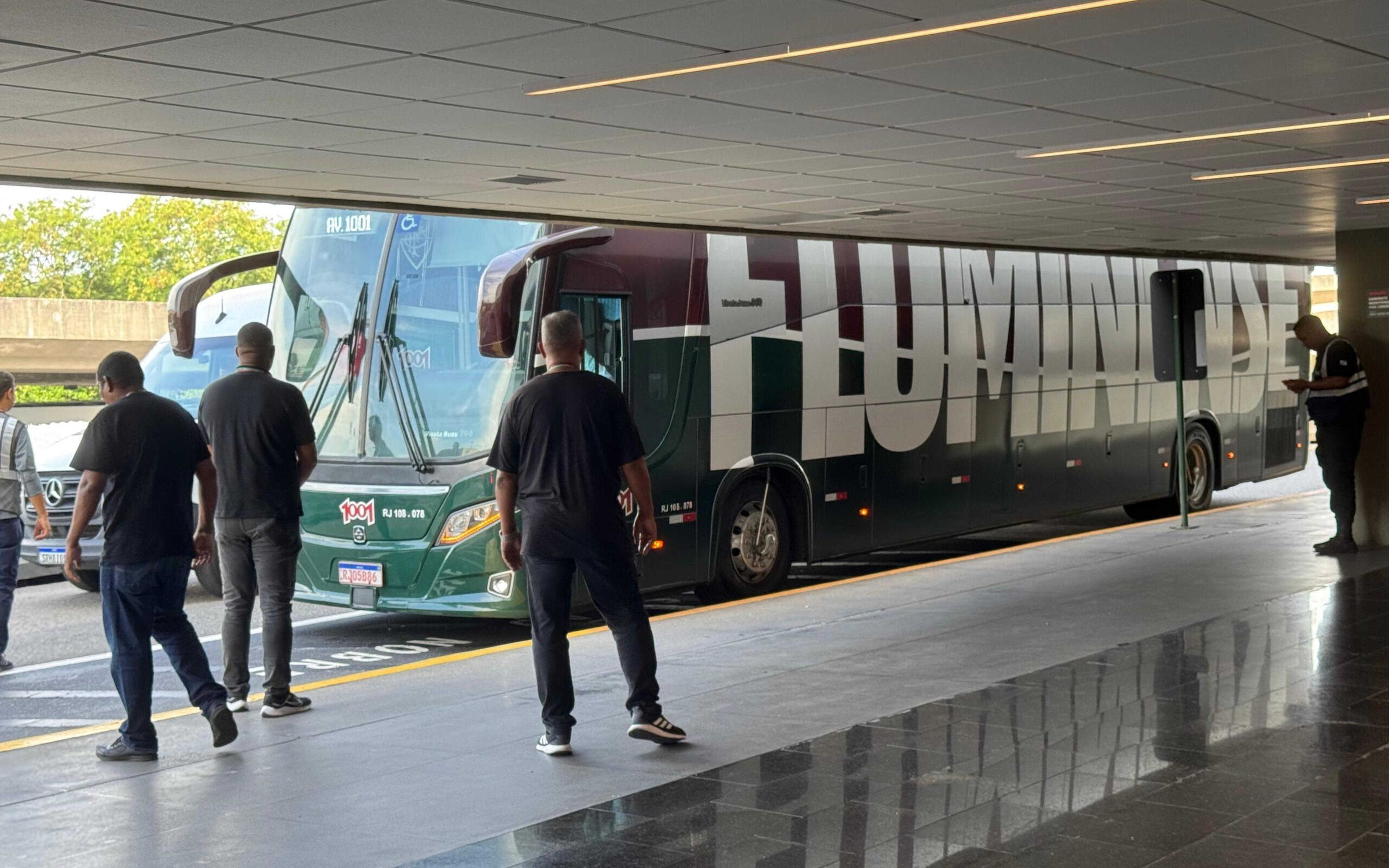 Fluminense embarca para enfrentar o Palmeiras no Brasileirão; veja os relacionados