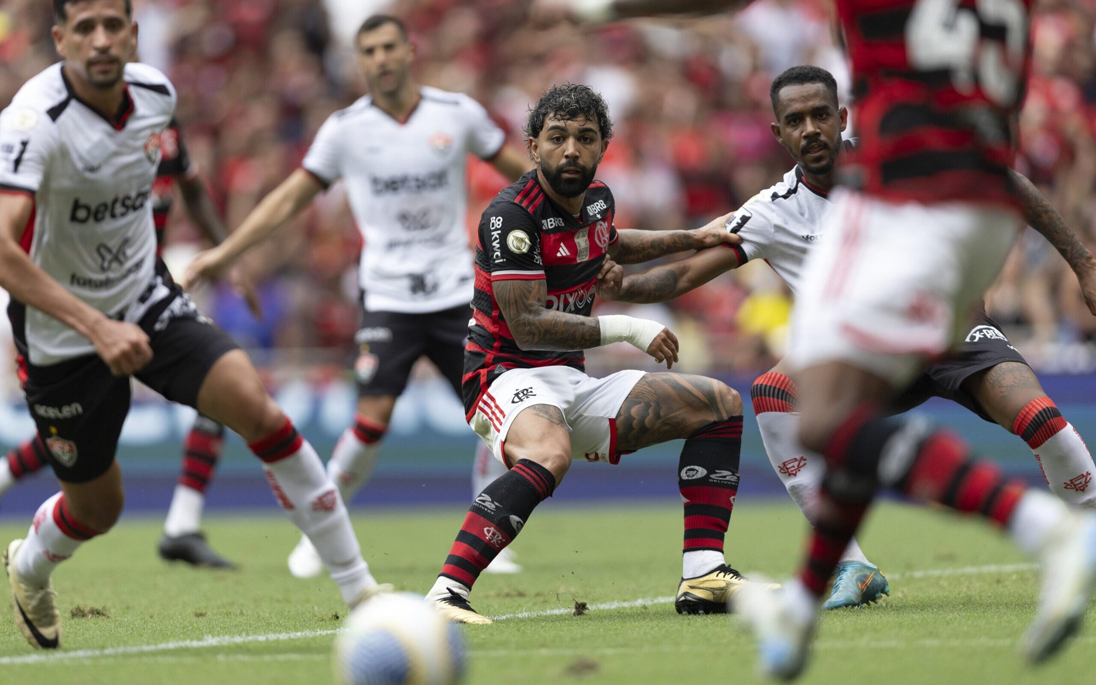 Gabigol marca em despedida, mas Flamengo empata com o Vitória pelo Brasileirão