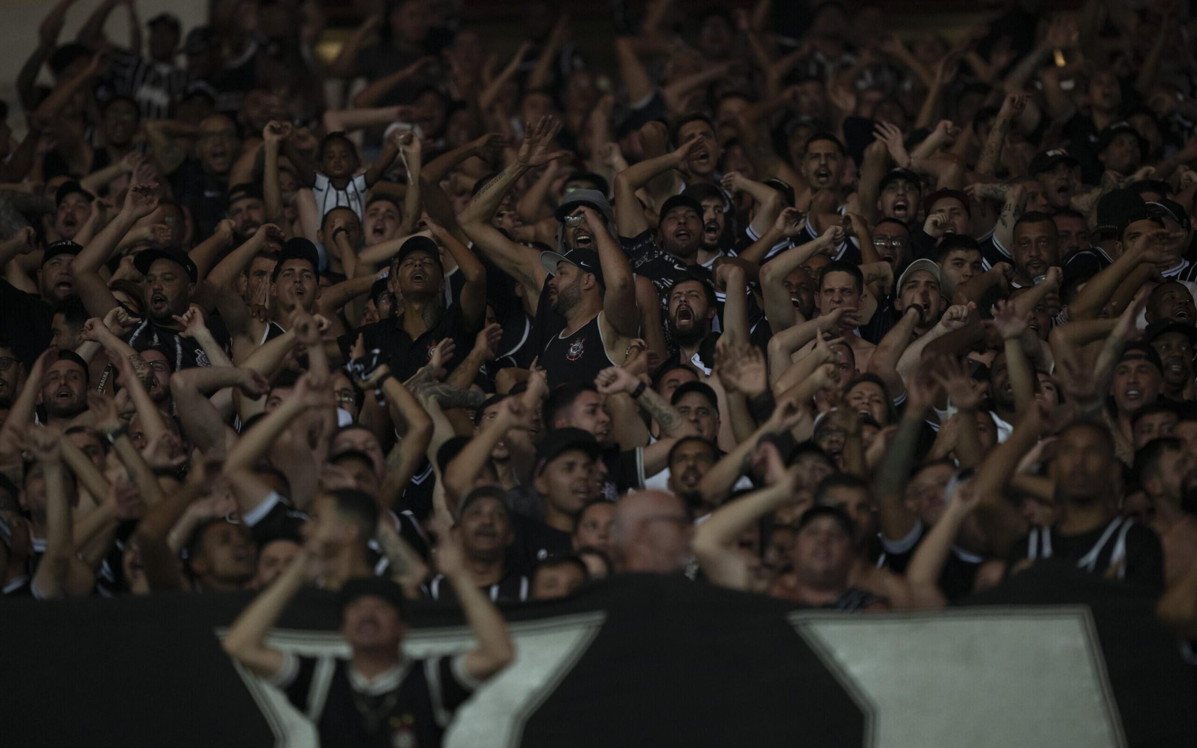 Torcida do Corinthians esgota ingressos para confronto com o Grêmio