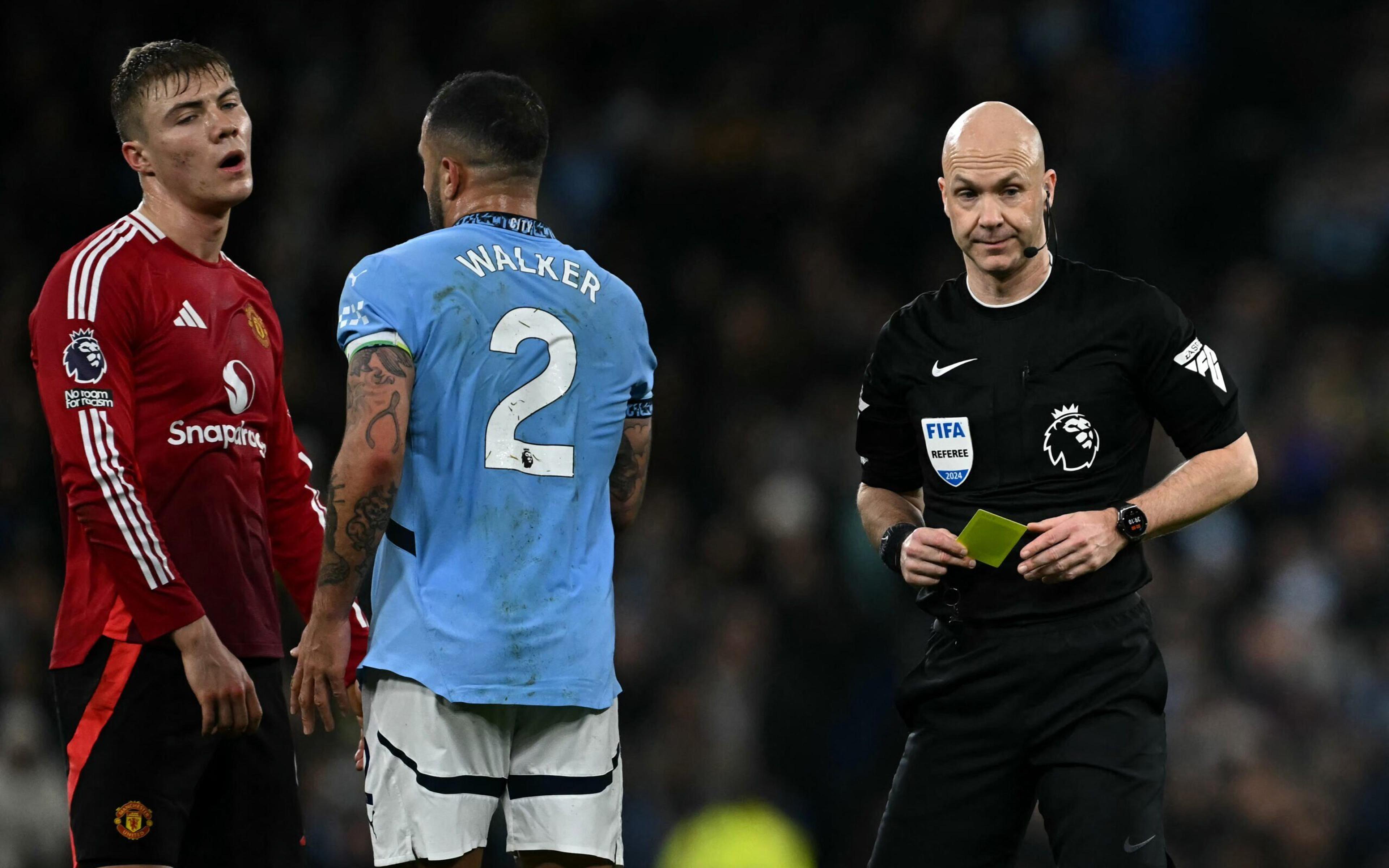 Centroavante do United provoca Walker após vitória contra o City