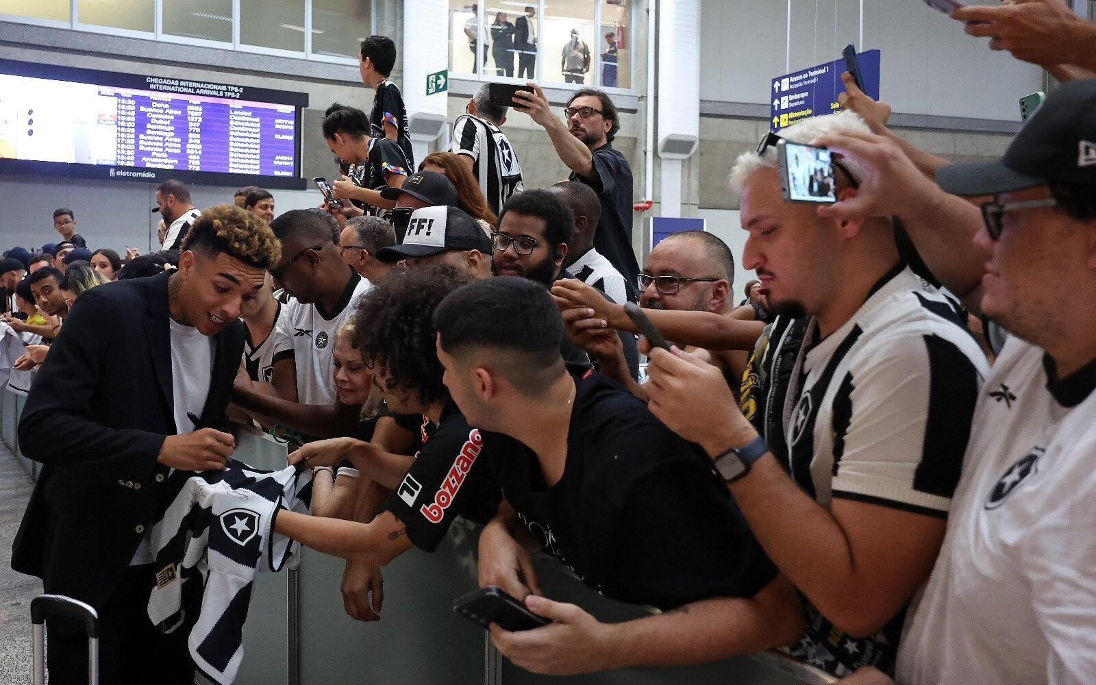 Aerofogo: saiba como foi o desembarque do Botafogo após o Intercontinental