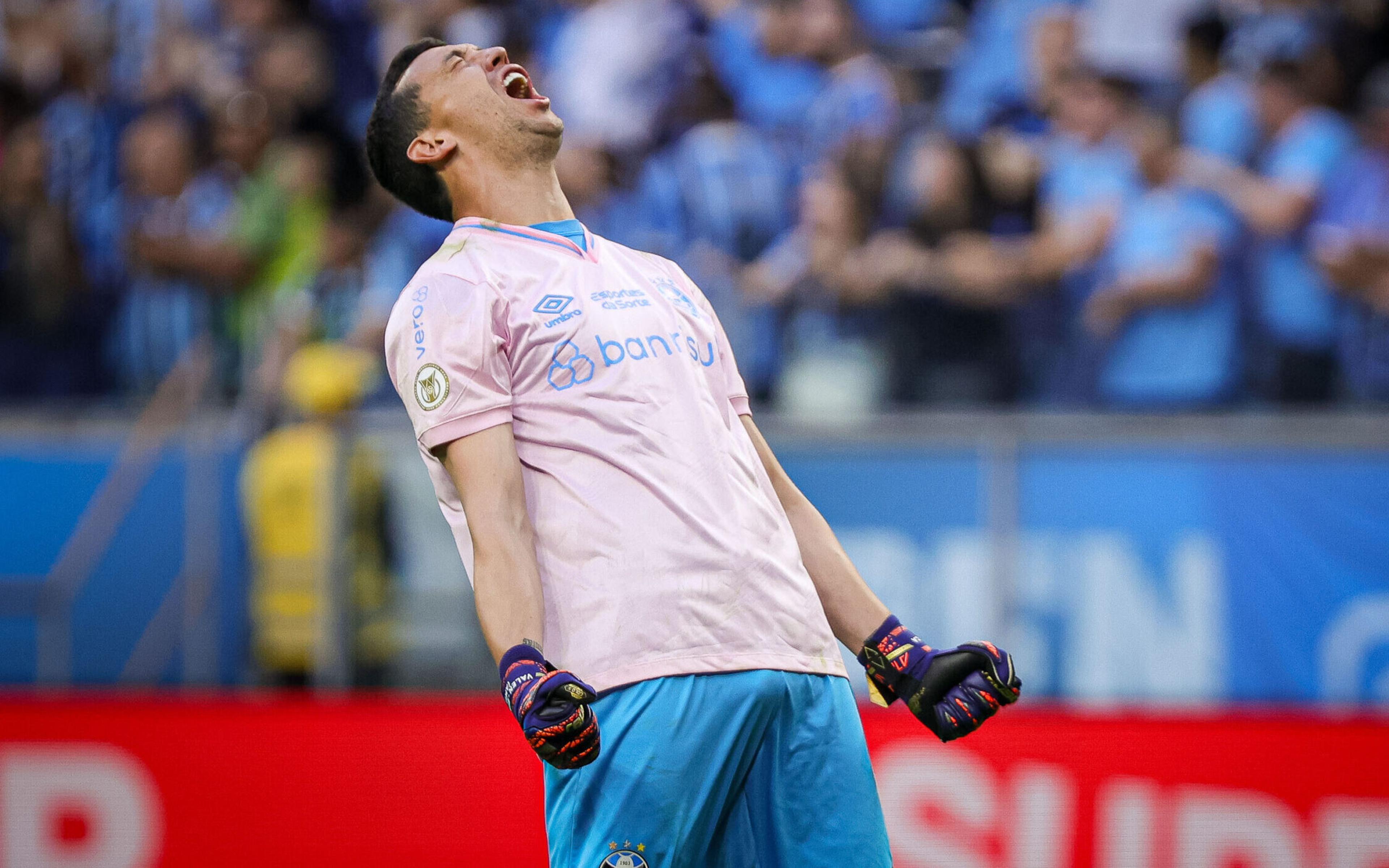 Protocolo de concussão tira goleiro do Grêmio último jogo do ano