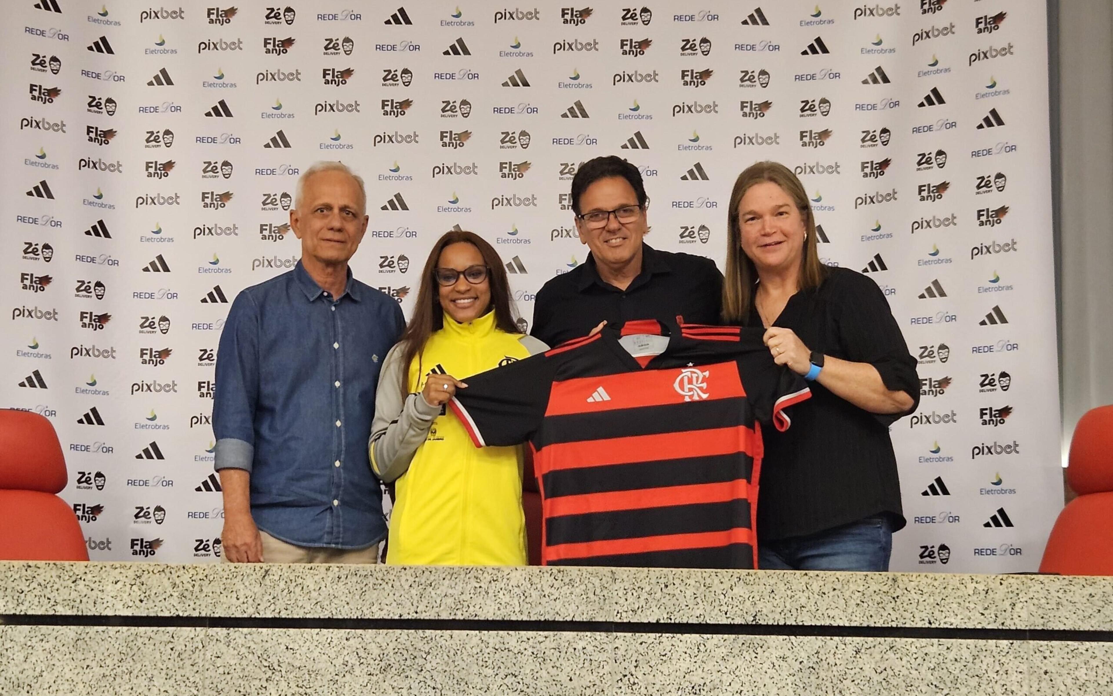 Rebeca Andrade renova contrato com Flamengo