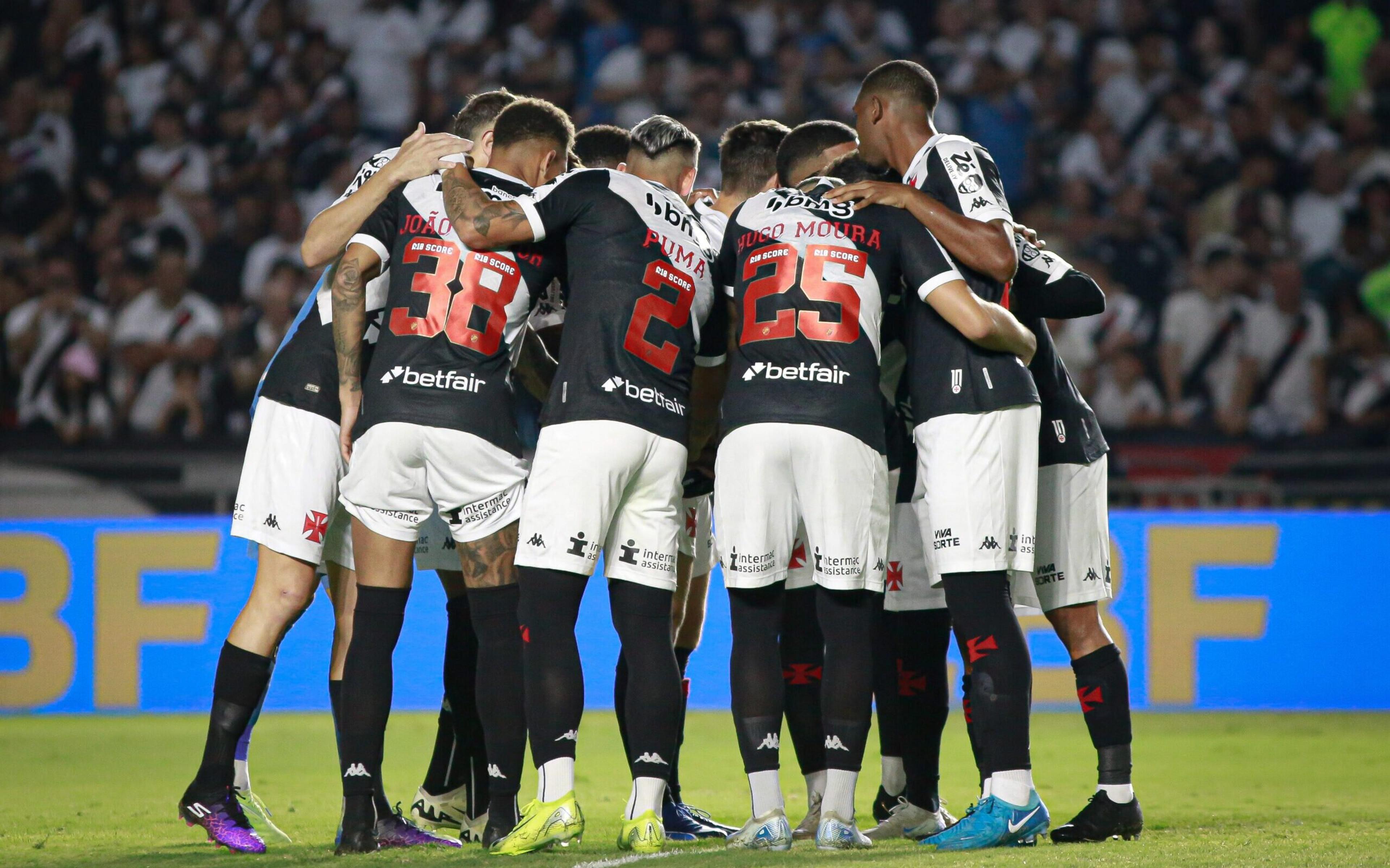 Vasco enfrenta Atlético podendo sacramentar retorno à competição sul-americana