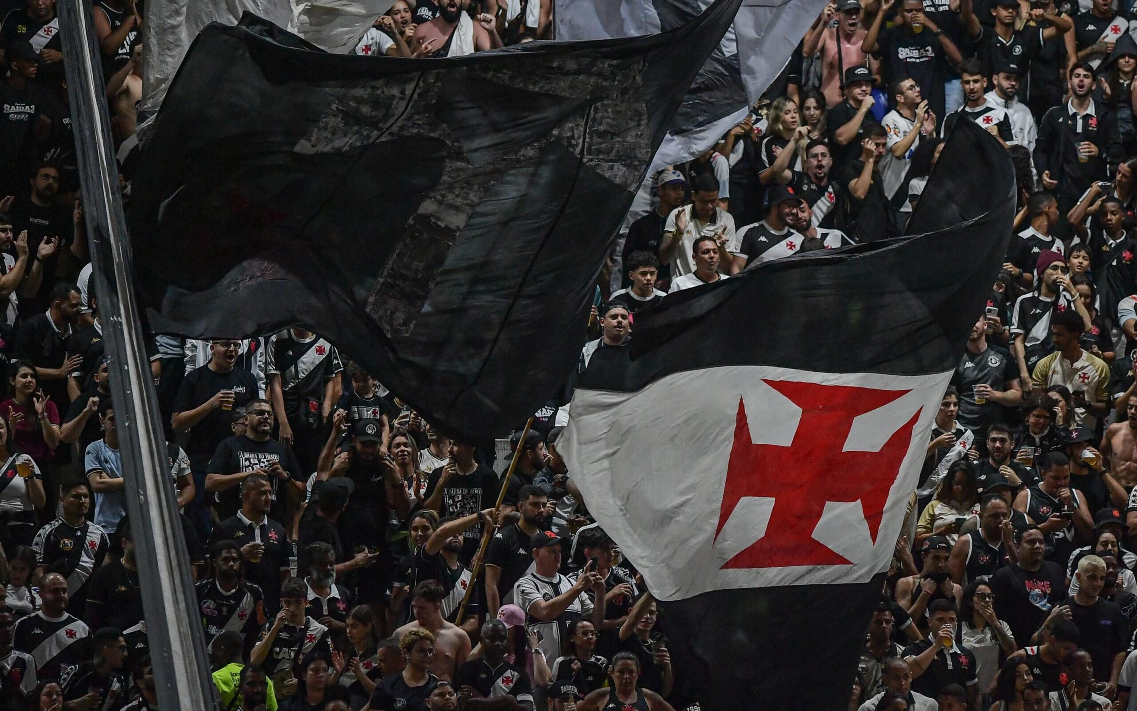 Torcida do Vasco esgota ingressos para a última partida do ano em São Januário