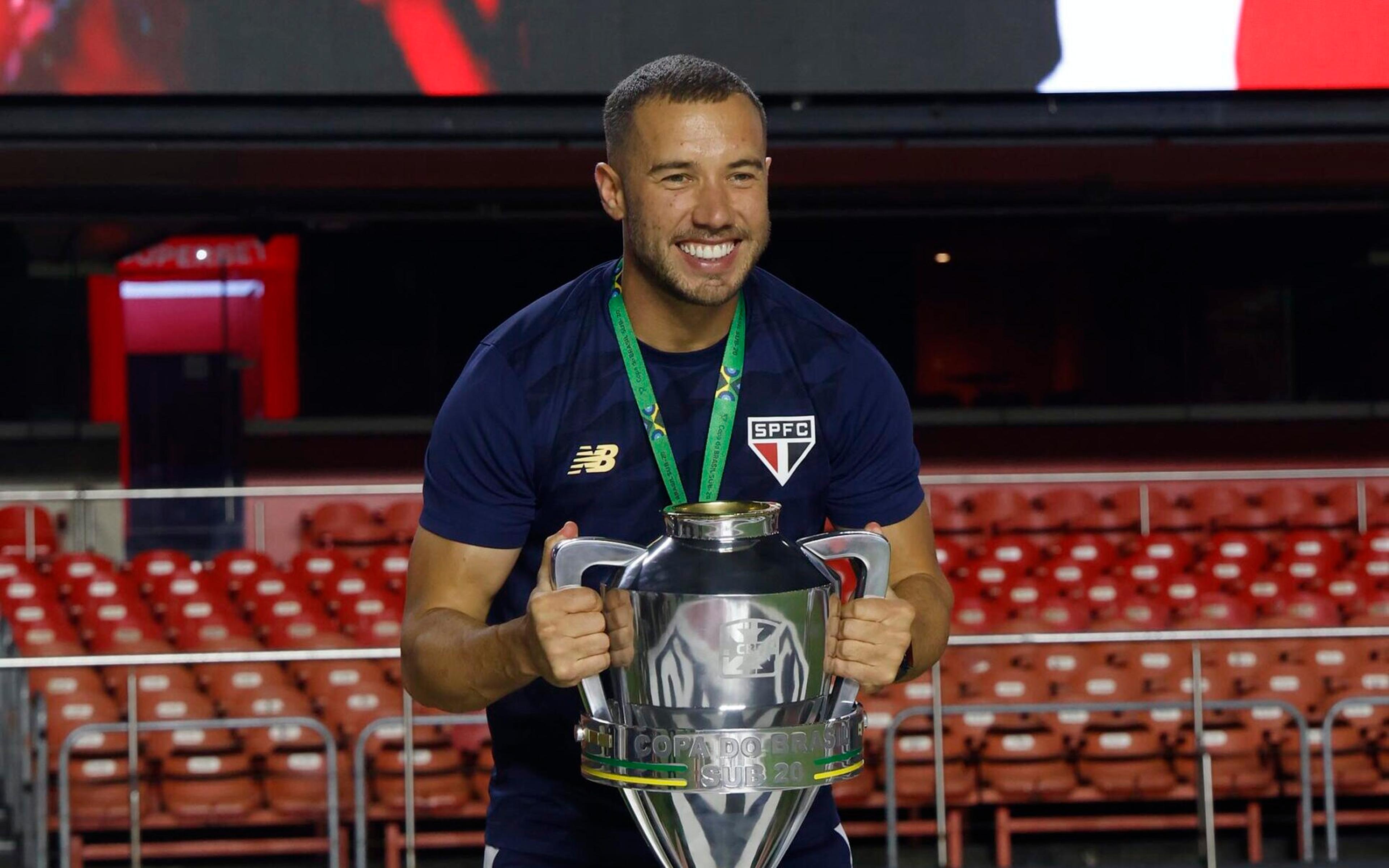 Conheça Allan Barcellos, técnico que mudou o rumo do sub-20 do São Paulo