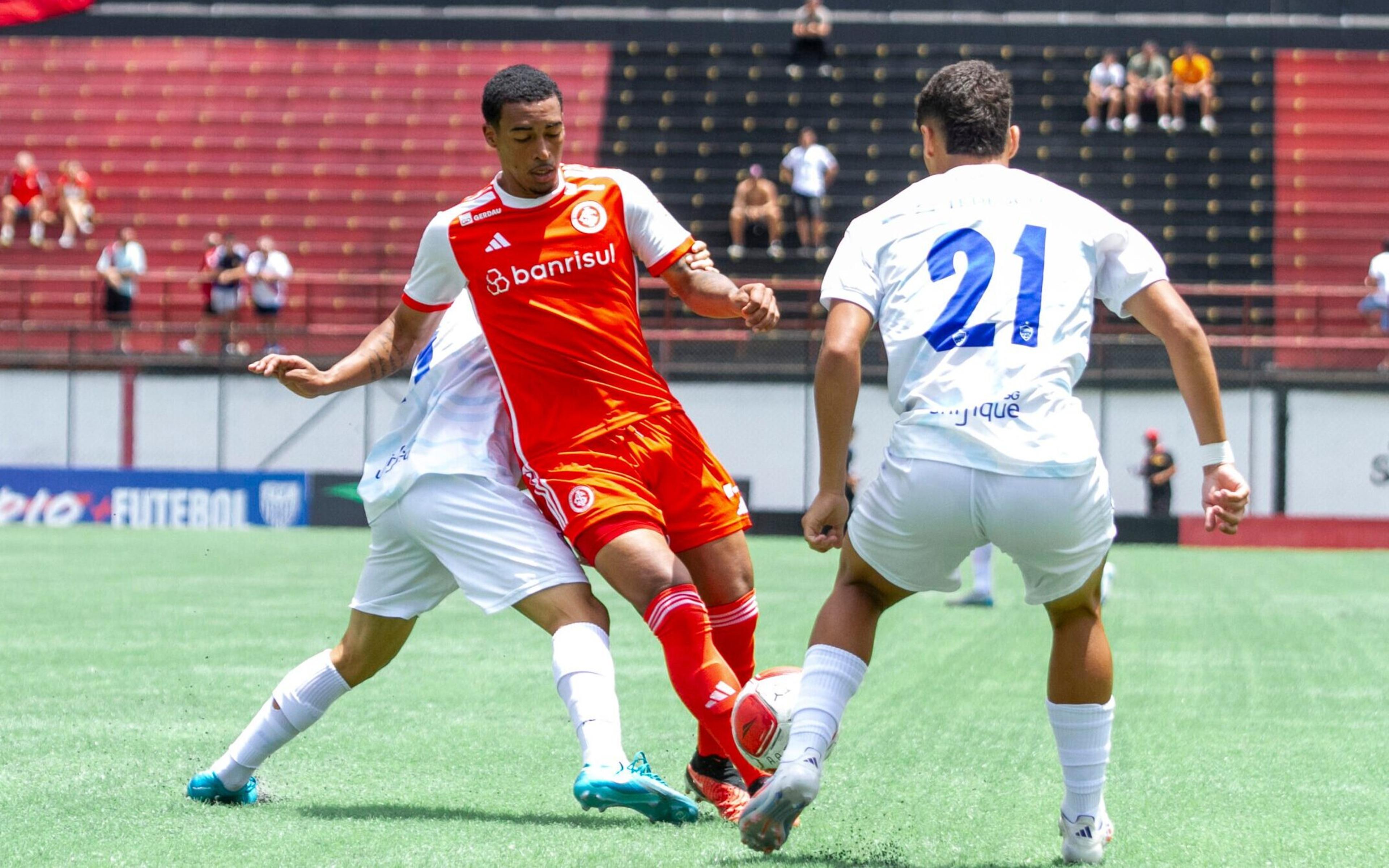 Internacional perde para o Barra e depende de resultado para se manter na Copinha