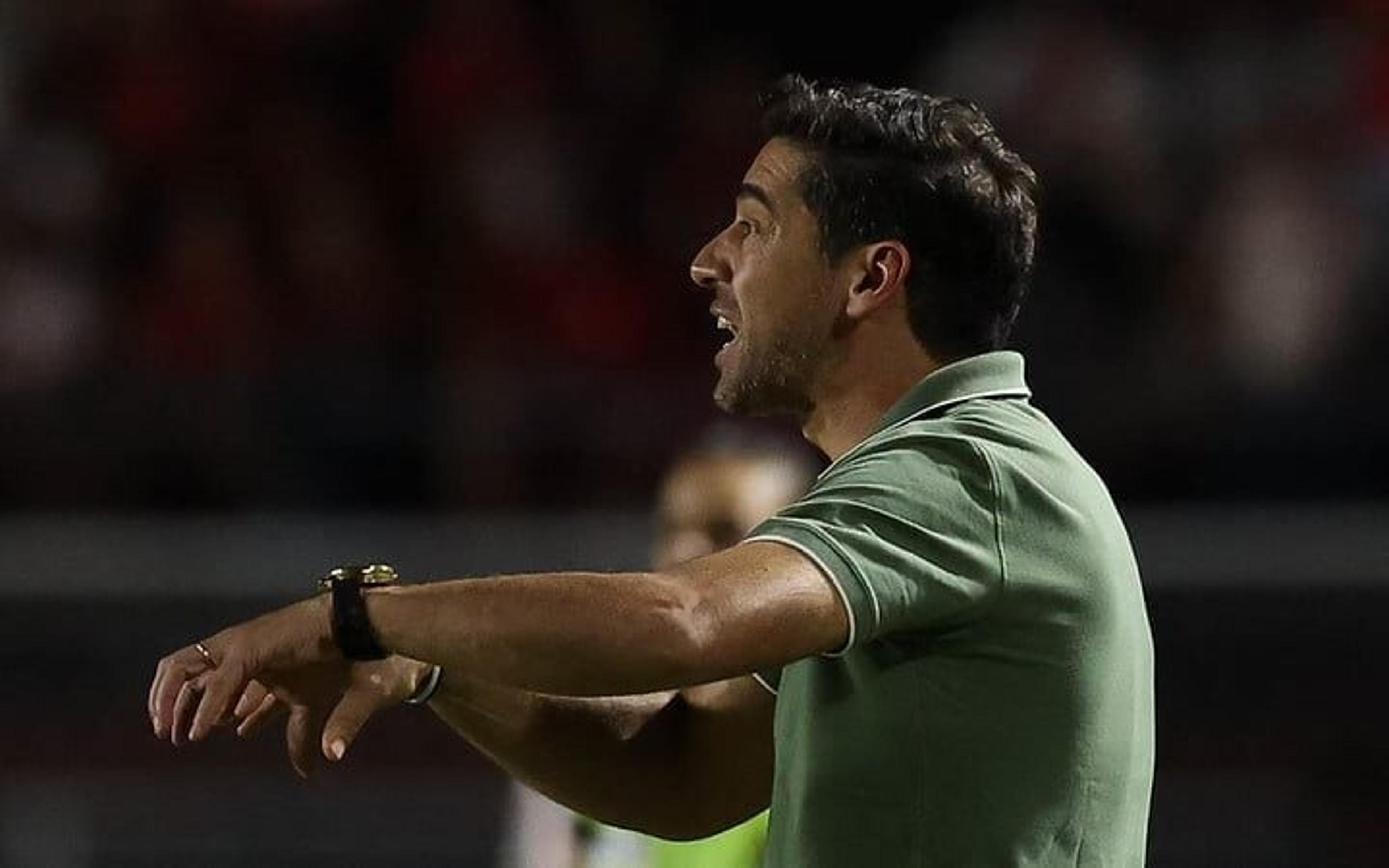 Abel Ferreira segue planejamento e altera escalação do Palmeiras