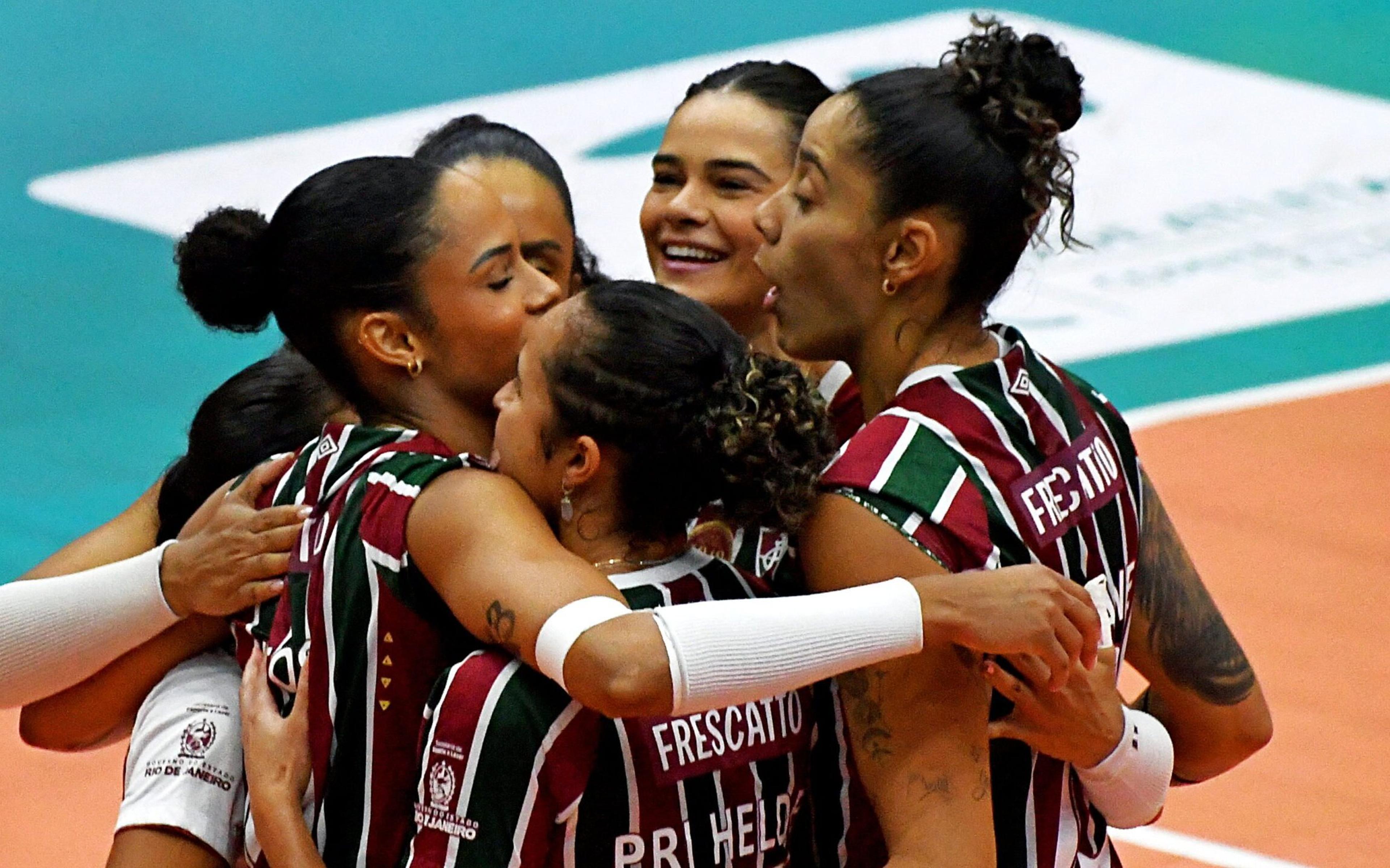 Superliga Feminina: Fluminense e Bauru aproveitam mando de quadra e vencem