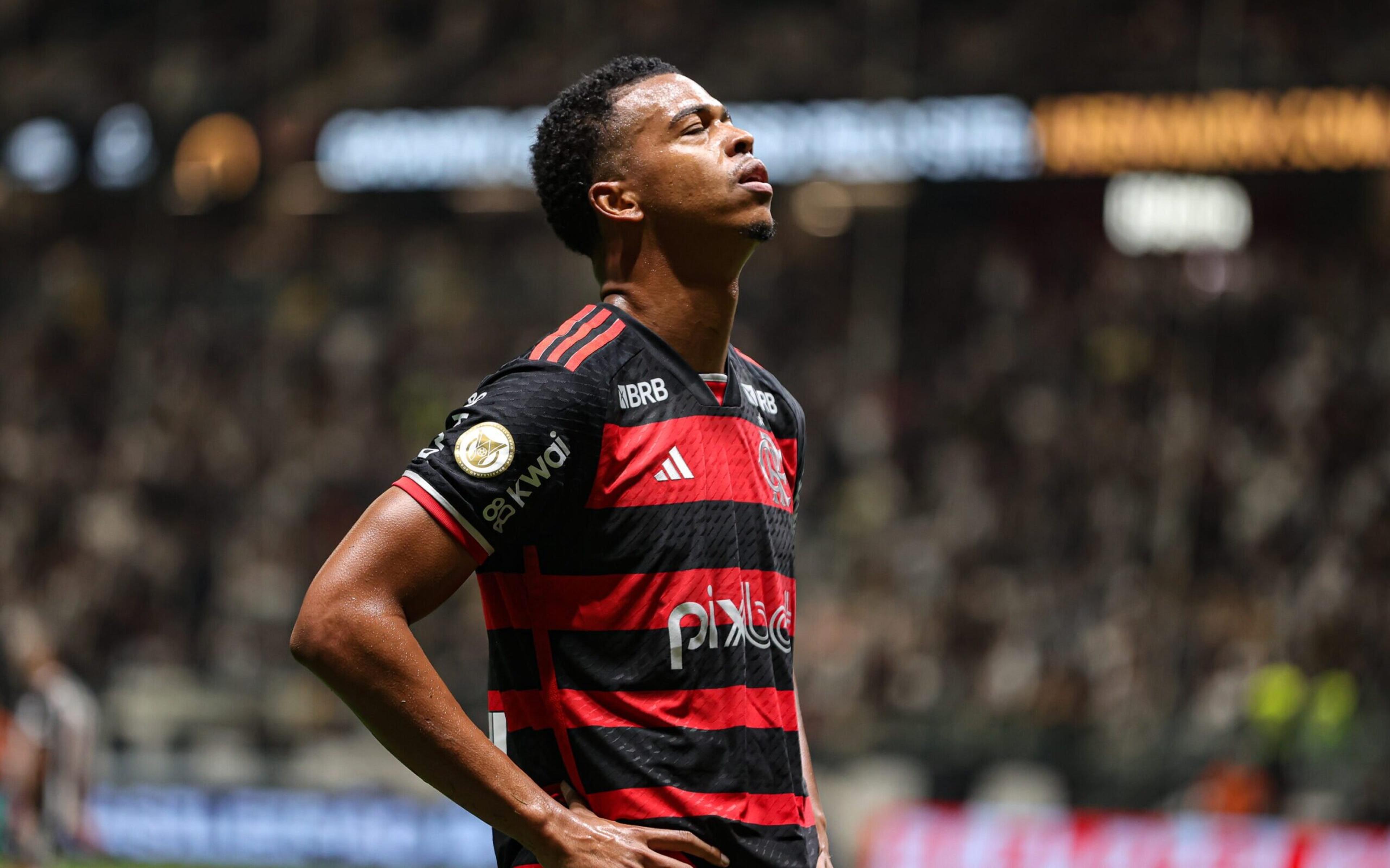 Flamengo entra com pedido no STJD pela conversão da pena de Carlinhos