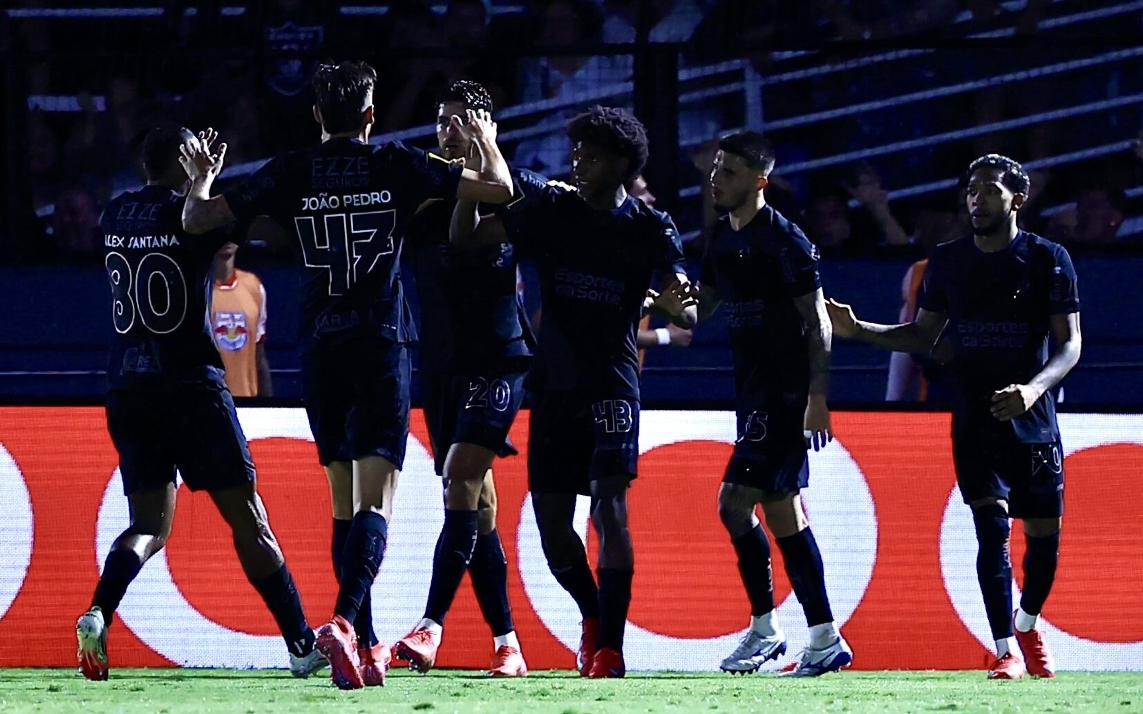 Corinthians vence RB Bragantino pelo Paulistão e amplia sequência de vitórias