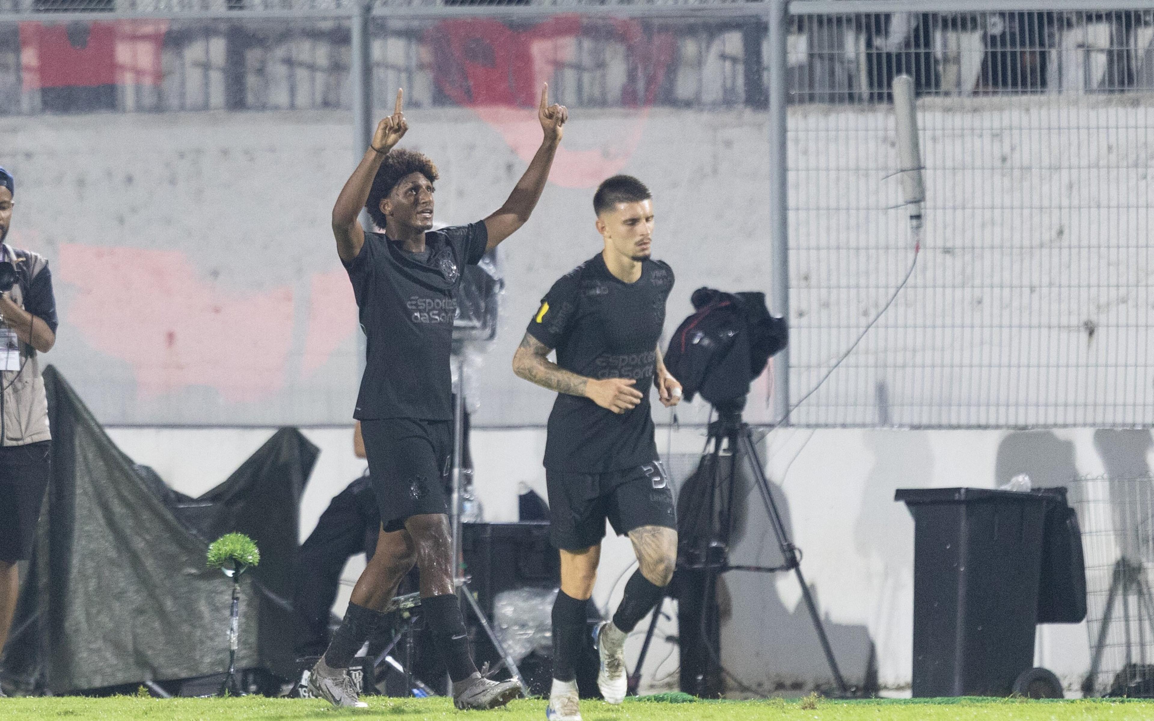 Talles Magno iguala número de gols de sua última temporada no Corinthians