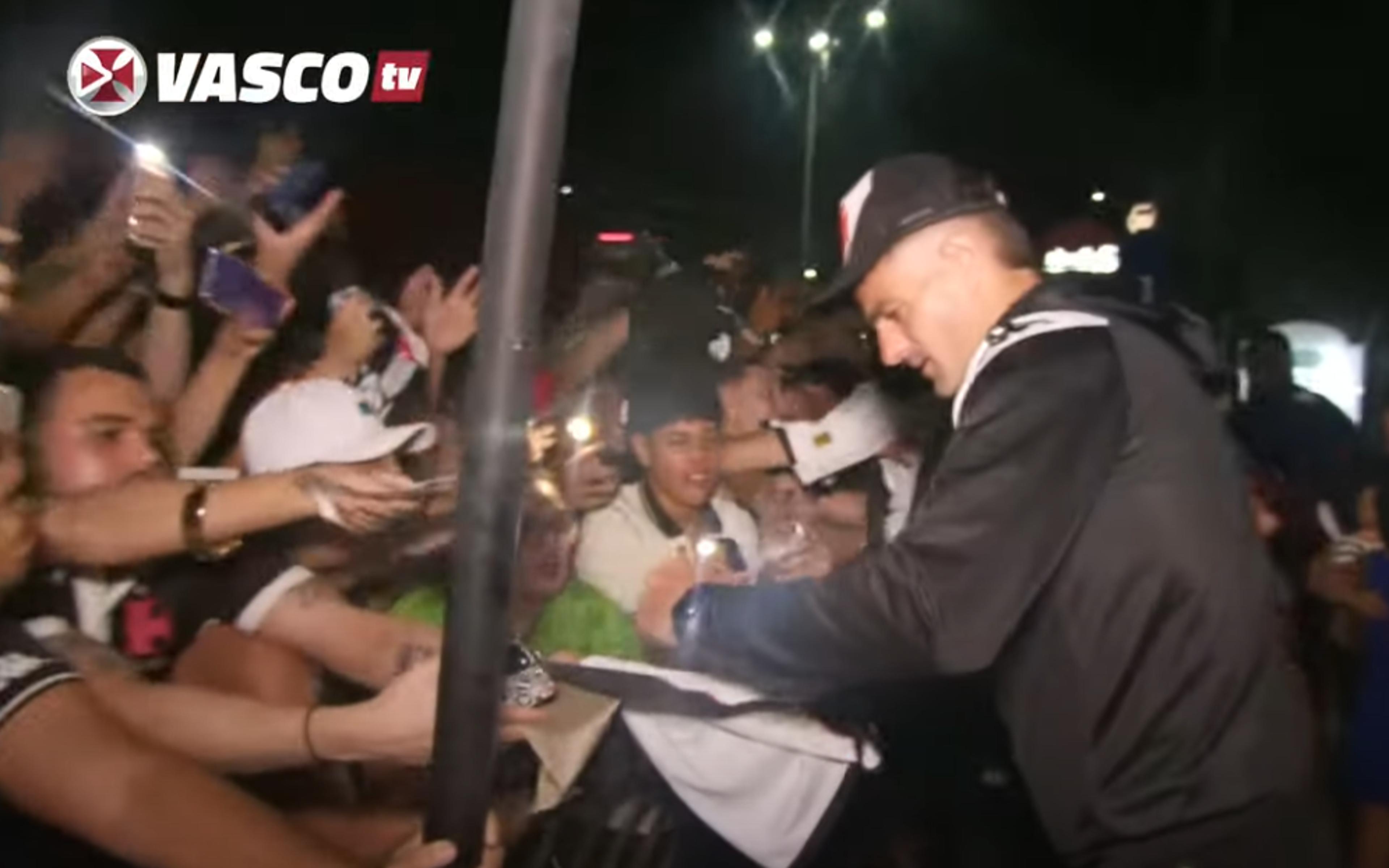 Torcida do Vasco enlouquece com invasão em Manaus: ‘Tomando as ruas’