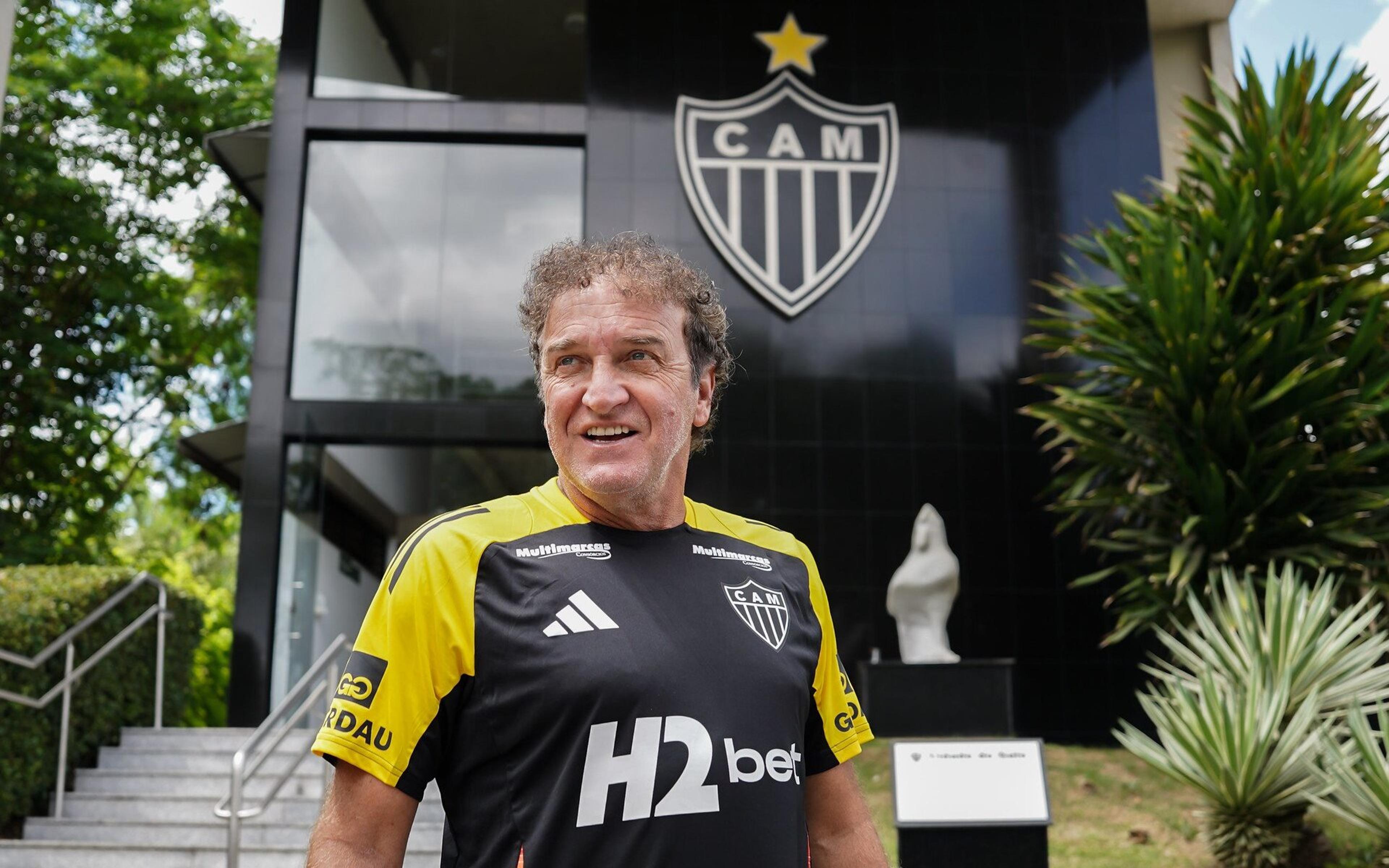 Cuca: ‘Vejo torcedor do Atlético-MG machucado, mas tem que ter orgulho’