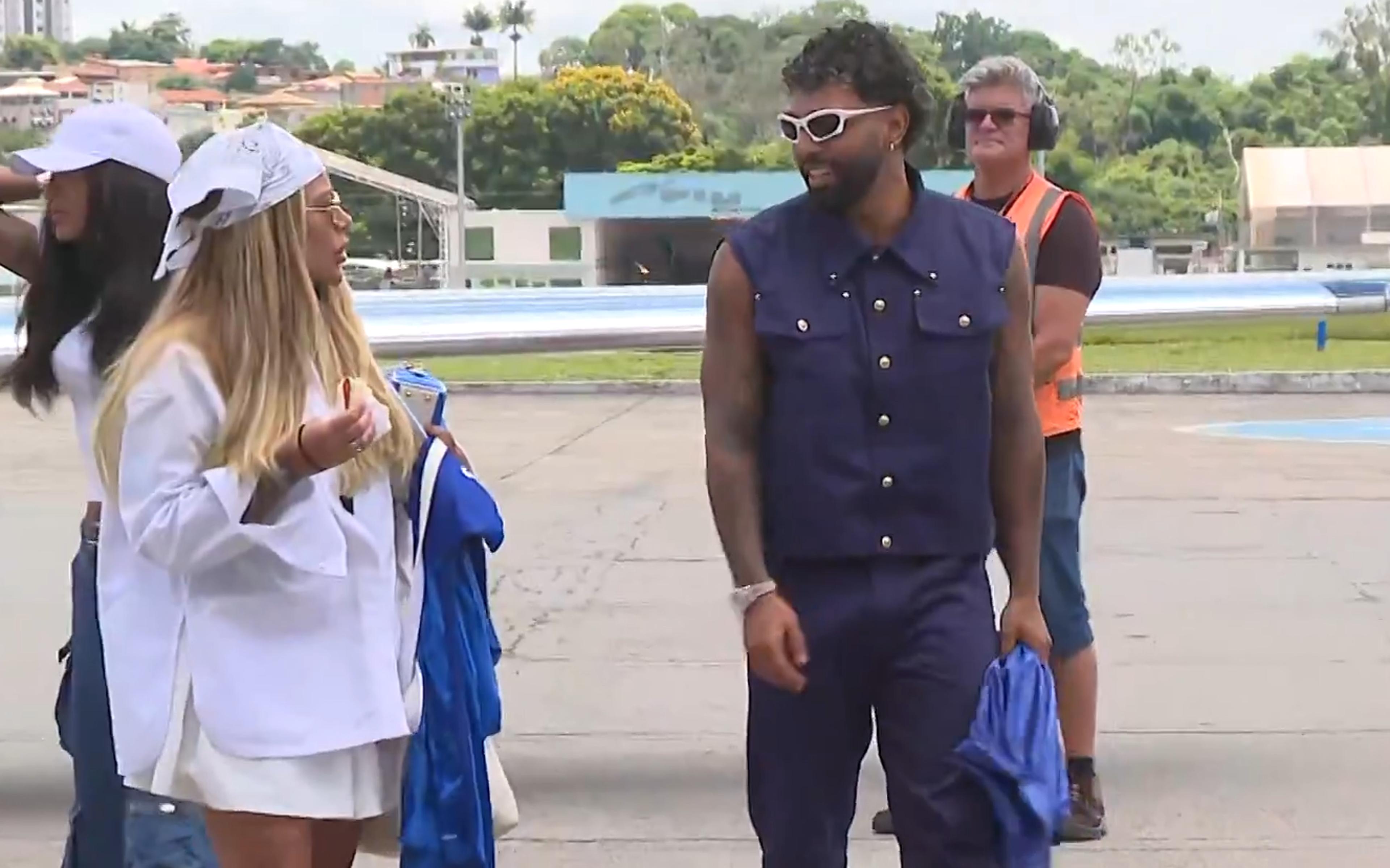 Rafaella Santos acompanha Gabigol em apresentação pelo Cruzeiro