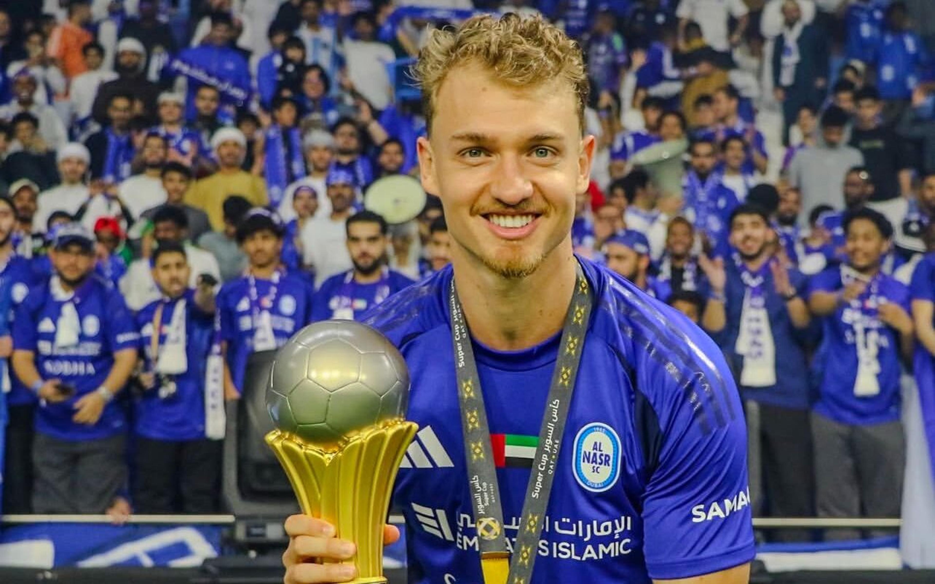 Ex-Flamengo, Gustavo Mueller celebra título nos Emirados Árabes