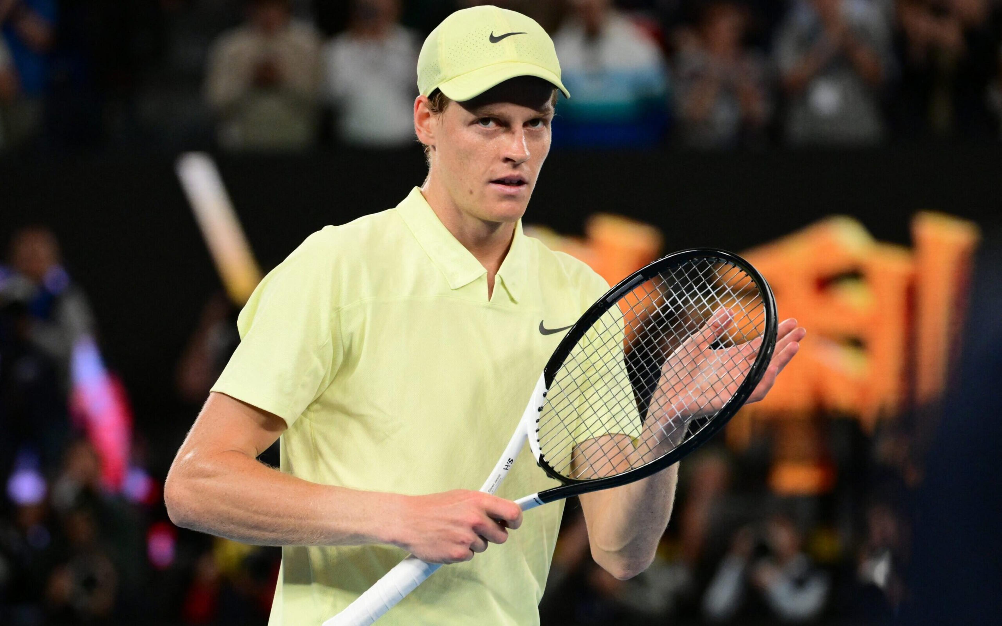 Jannik Sinner atropela De Minaur e vai à semi do Australian Open