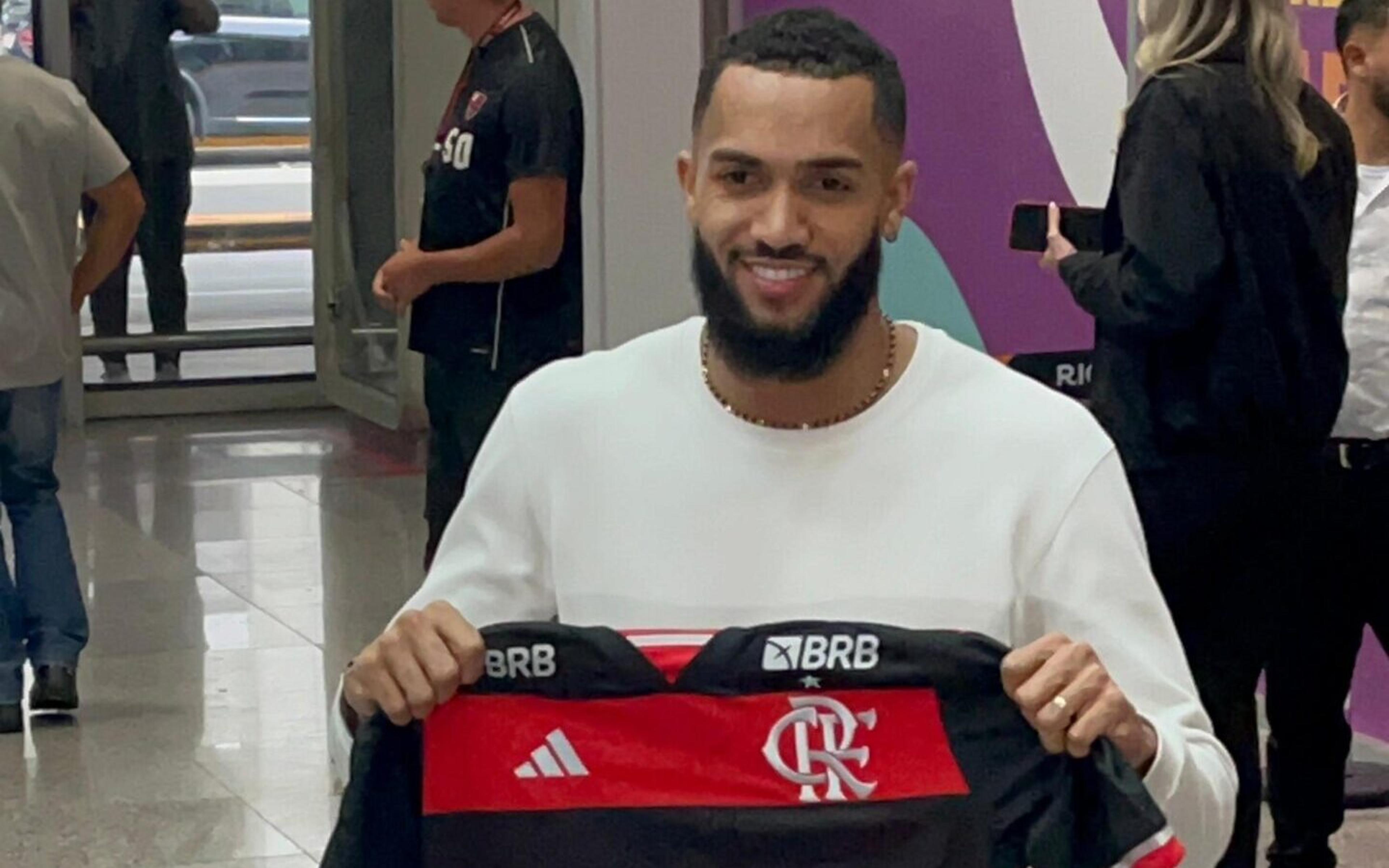 Novo reforço do Flamengo, Juninho desembarca no Rio de Janeiro