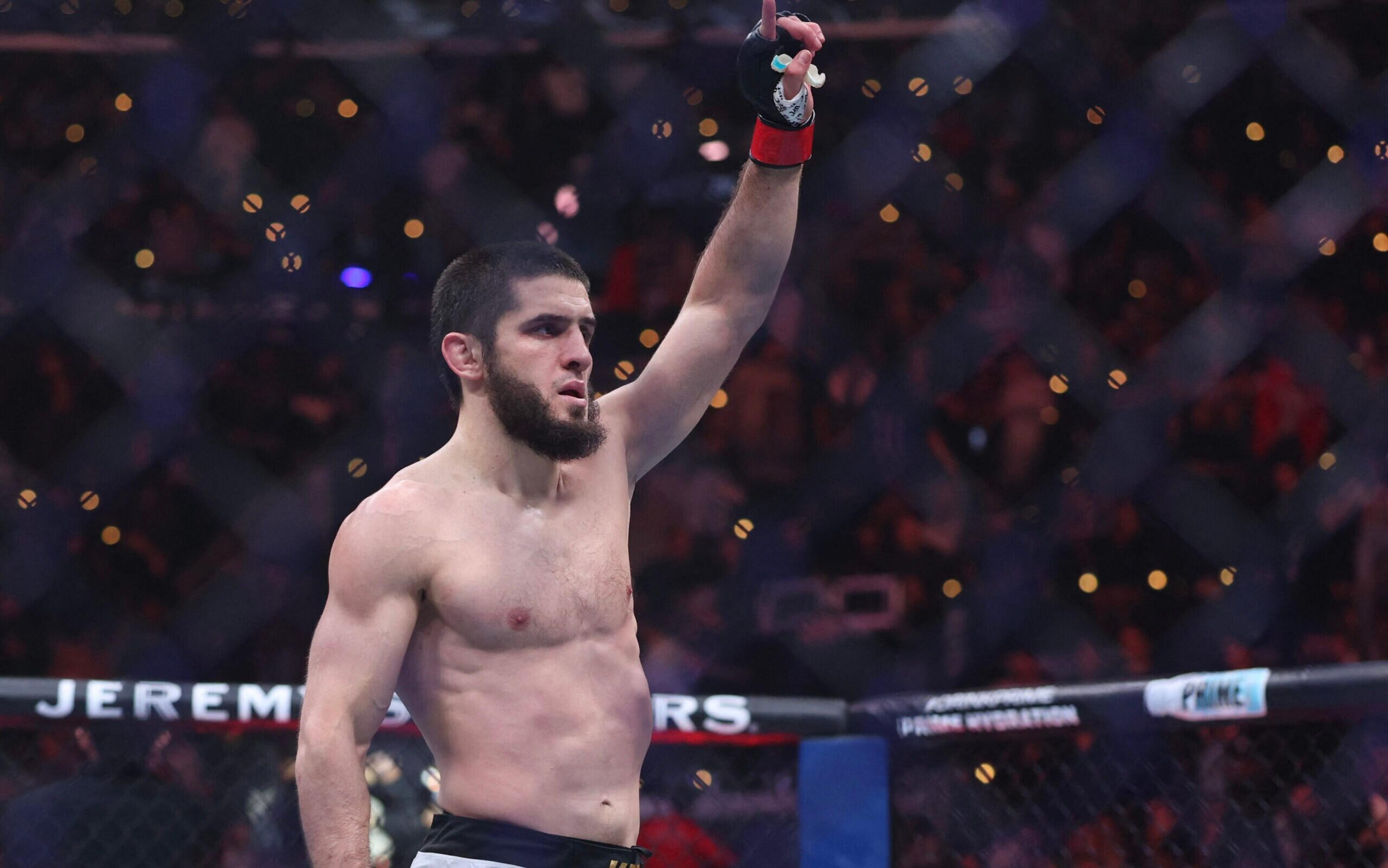 UFC 311: Makhachev vence Renato Moicano e defende cinturão peso-leve