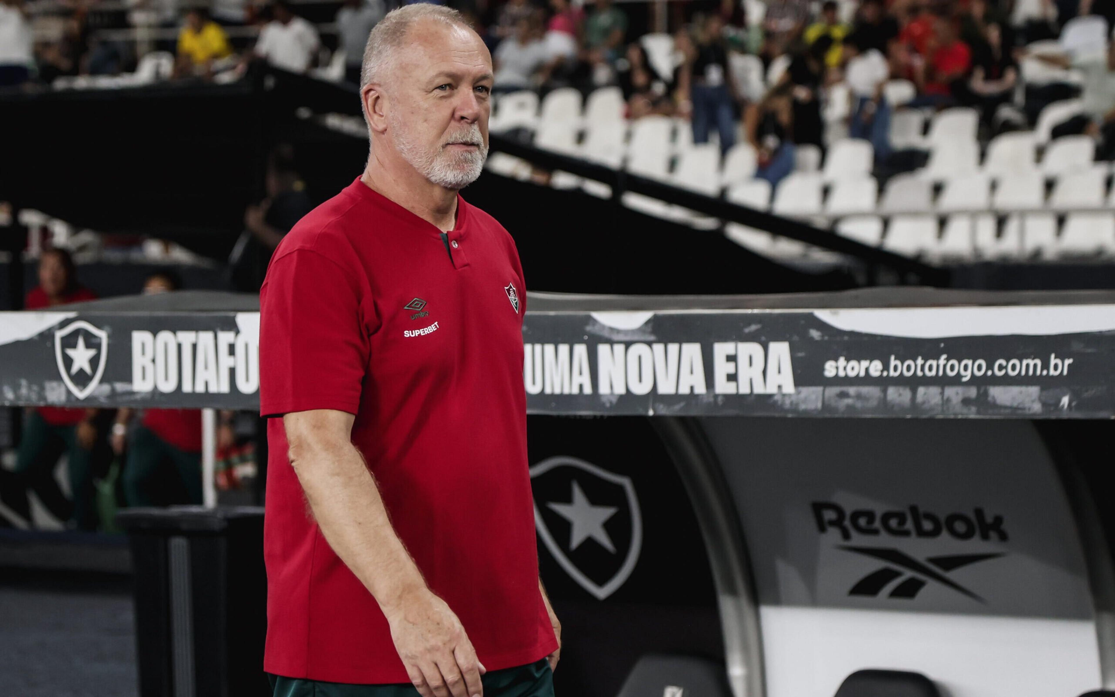 Mano Menezes cita gramado e explica derrota do Fluminense para o Botafogo