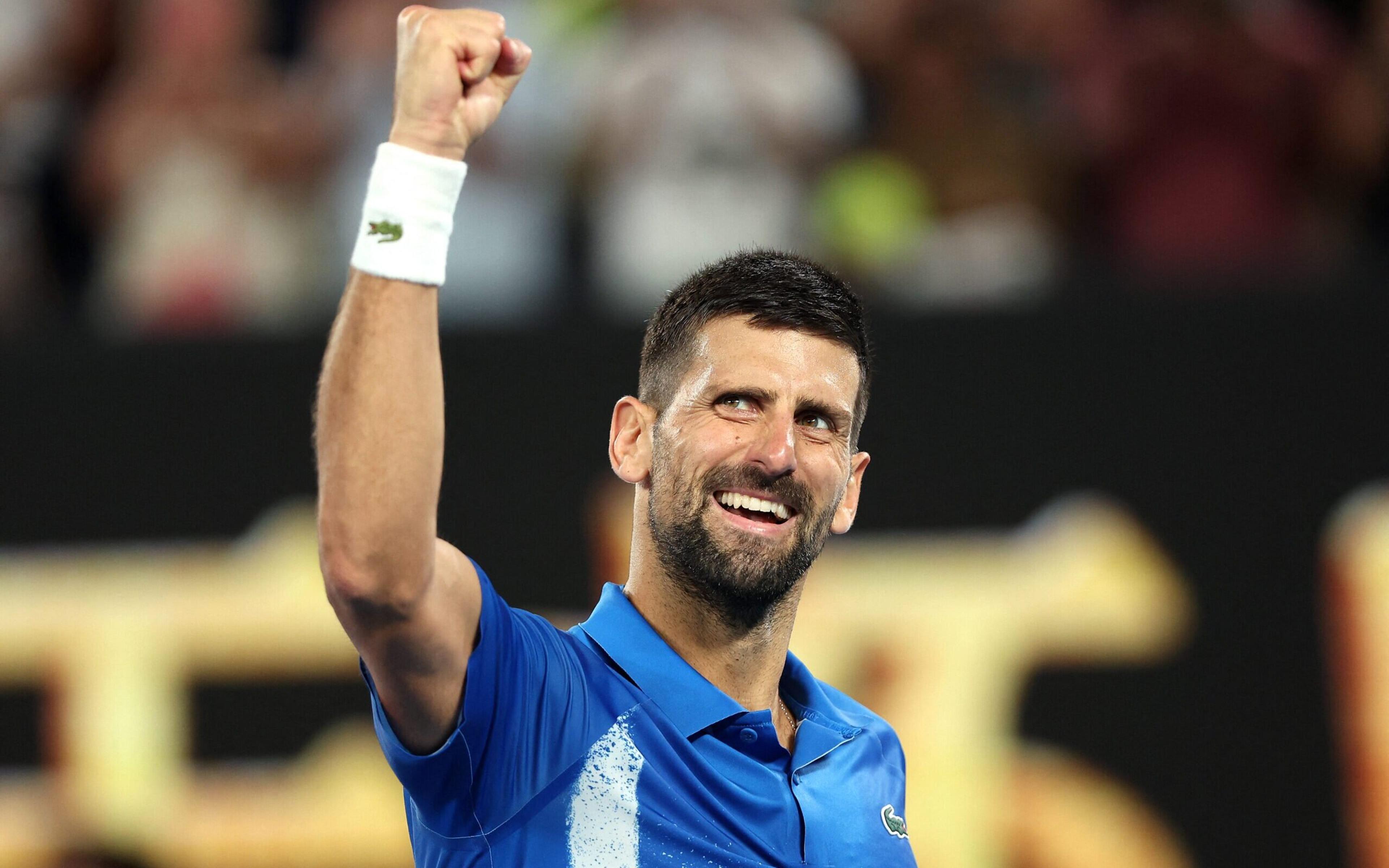 Djokovic sofre lesão, mas vira contra Alcaraz no Australian Open