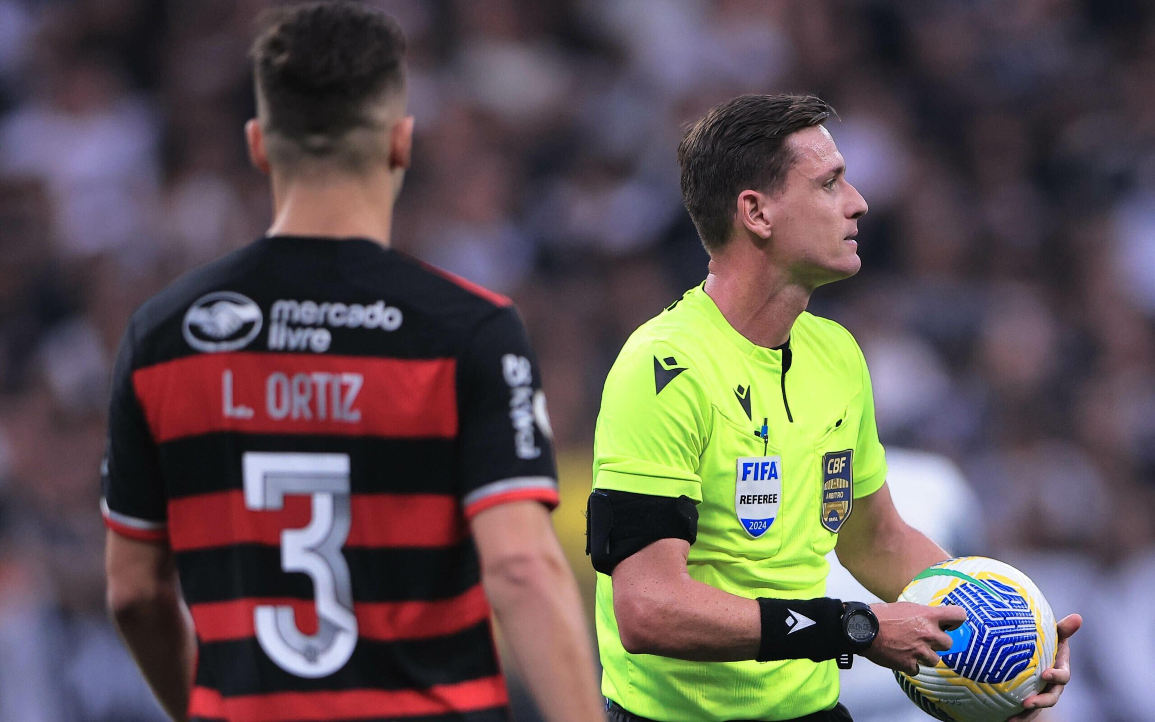 Árbitro escolhido para final da Supercopa Rei revolta torcidas de Botafogo e Flamengo