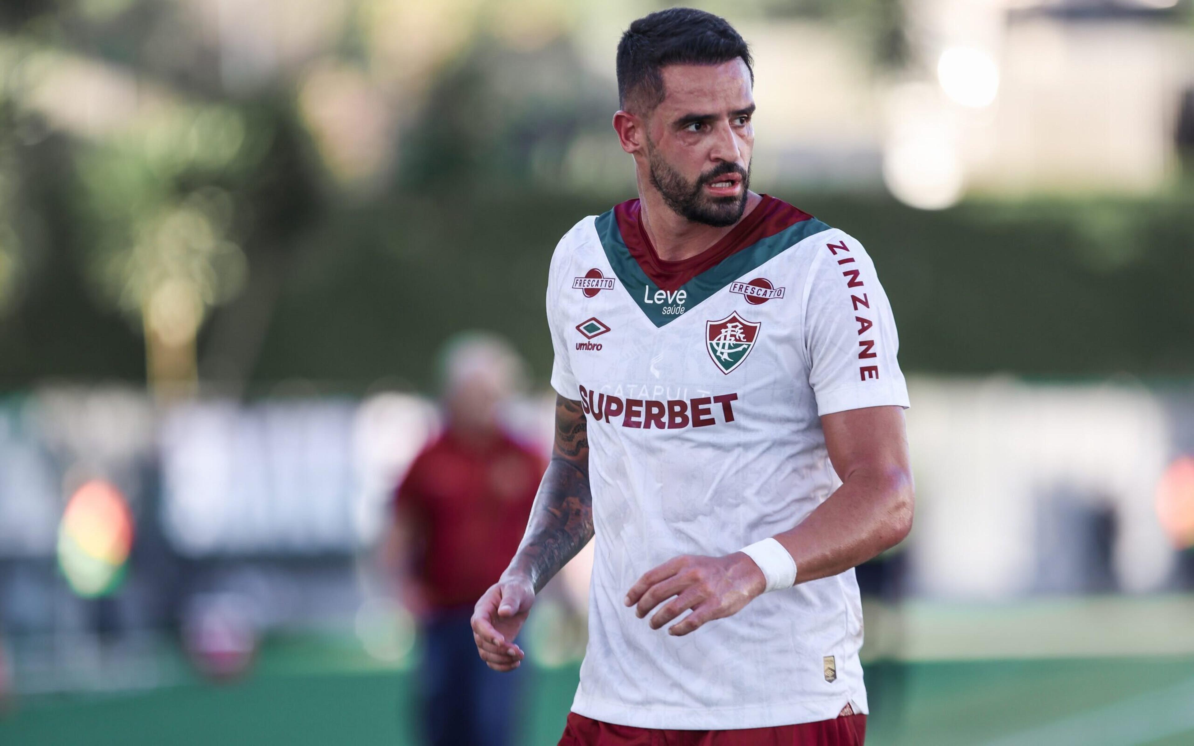 Renato Augusto deve passar por cirurgia no ombro e desfalca Fluminense