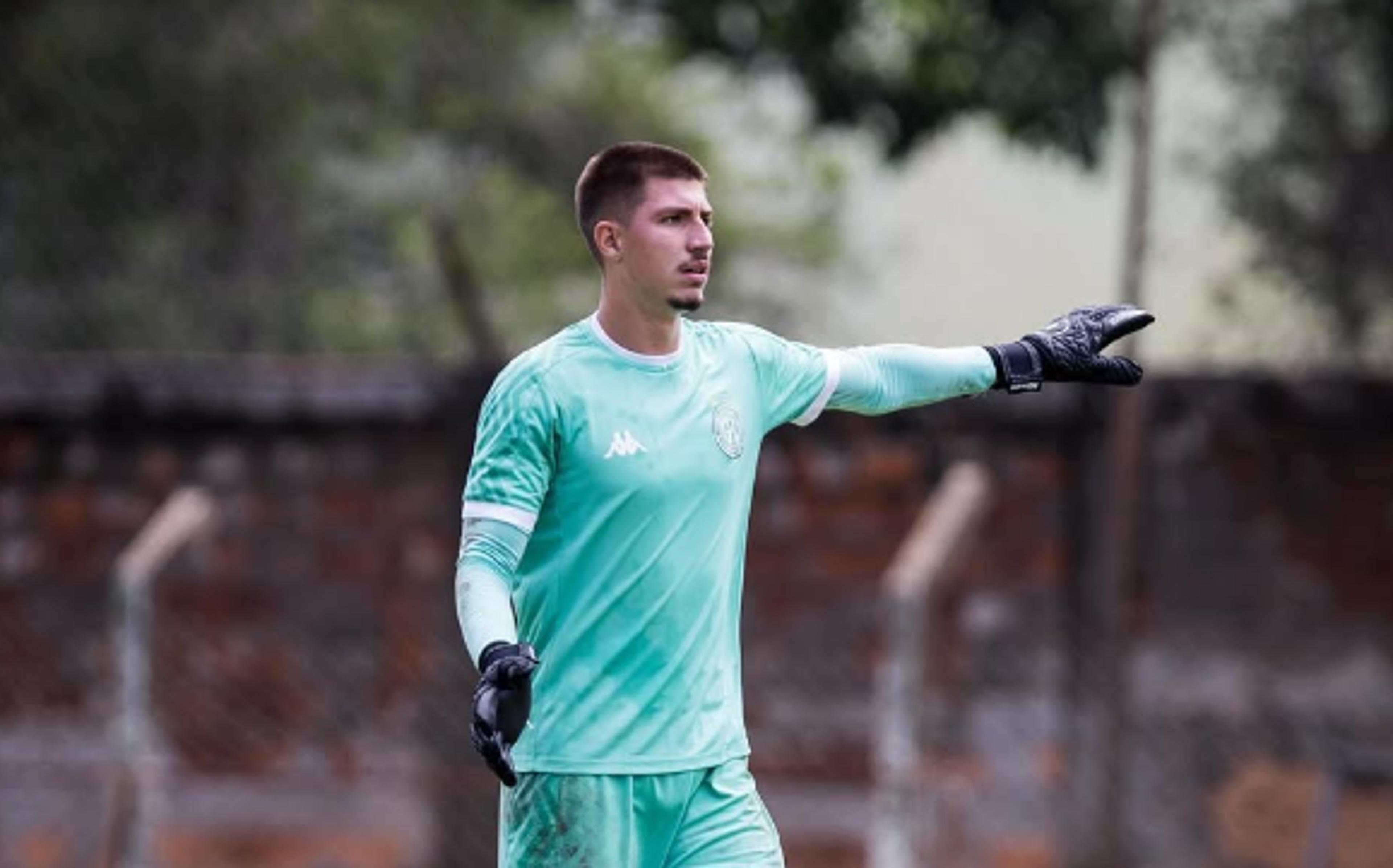 Goleiro do Guarani, Thiago Lenza projeta estreia na Copinha contra o Atlético-MG: ‘Grande oportunidade’