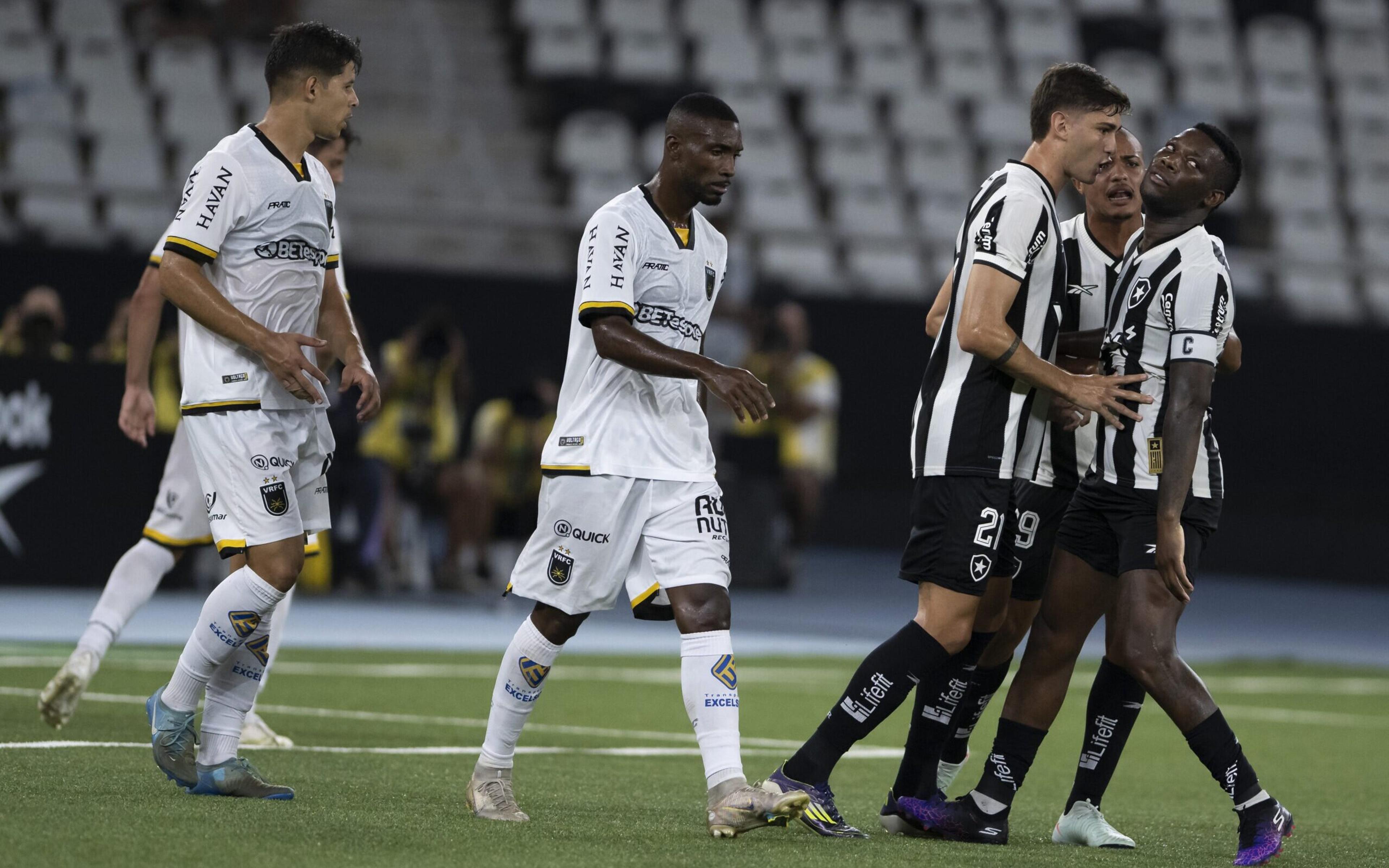 Botafogo não aproveita fator casa e amarga vice-lanterna do Carioca