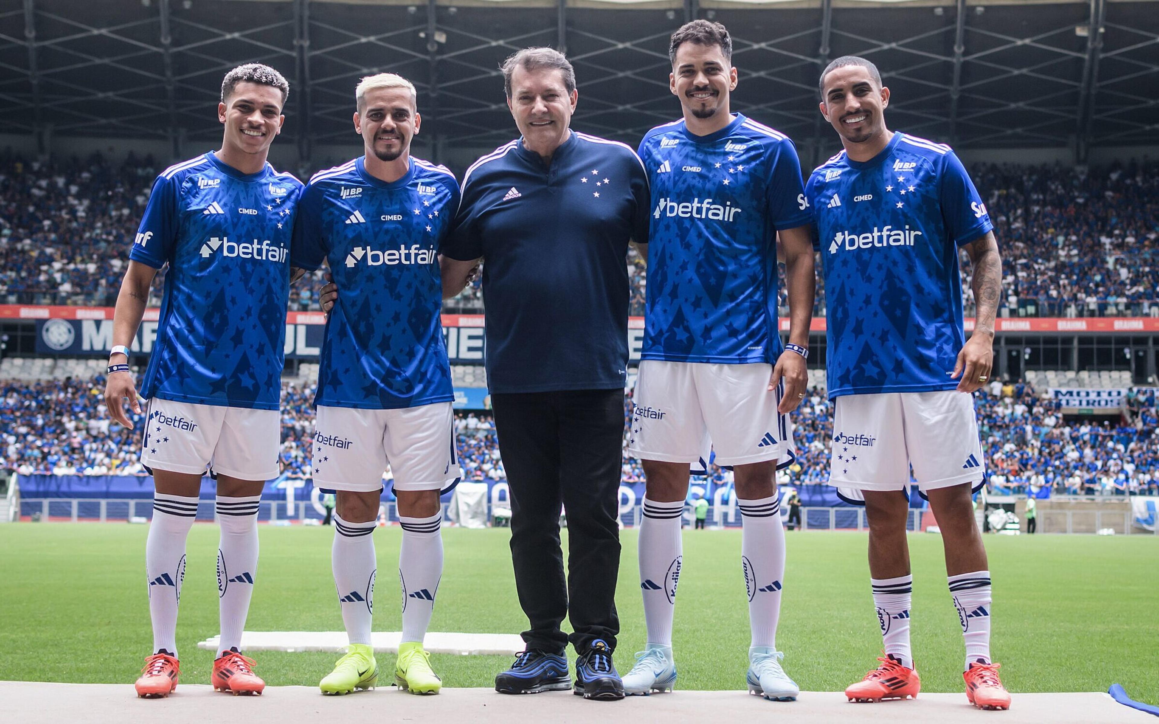 Cruzeiro apresenta pacotão de reforços para 2025 em evento no Mineirão