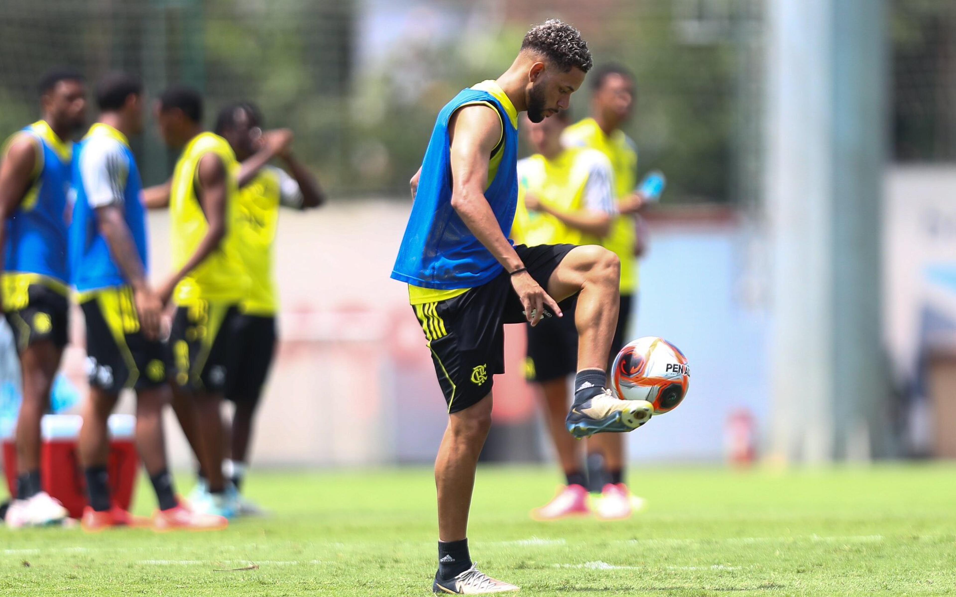 Time ‘alternativo’ do Flamengo treina forte de olho na estreia do Carioca