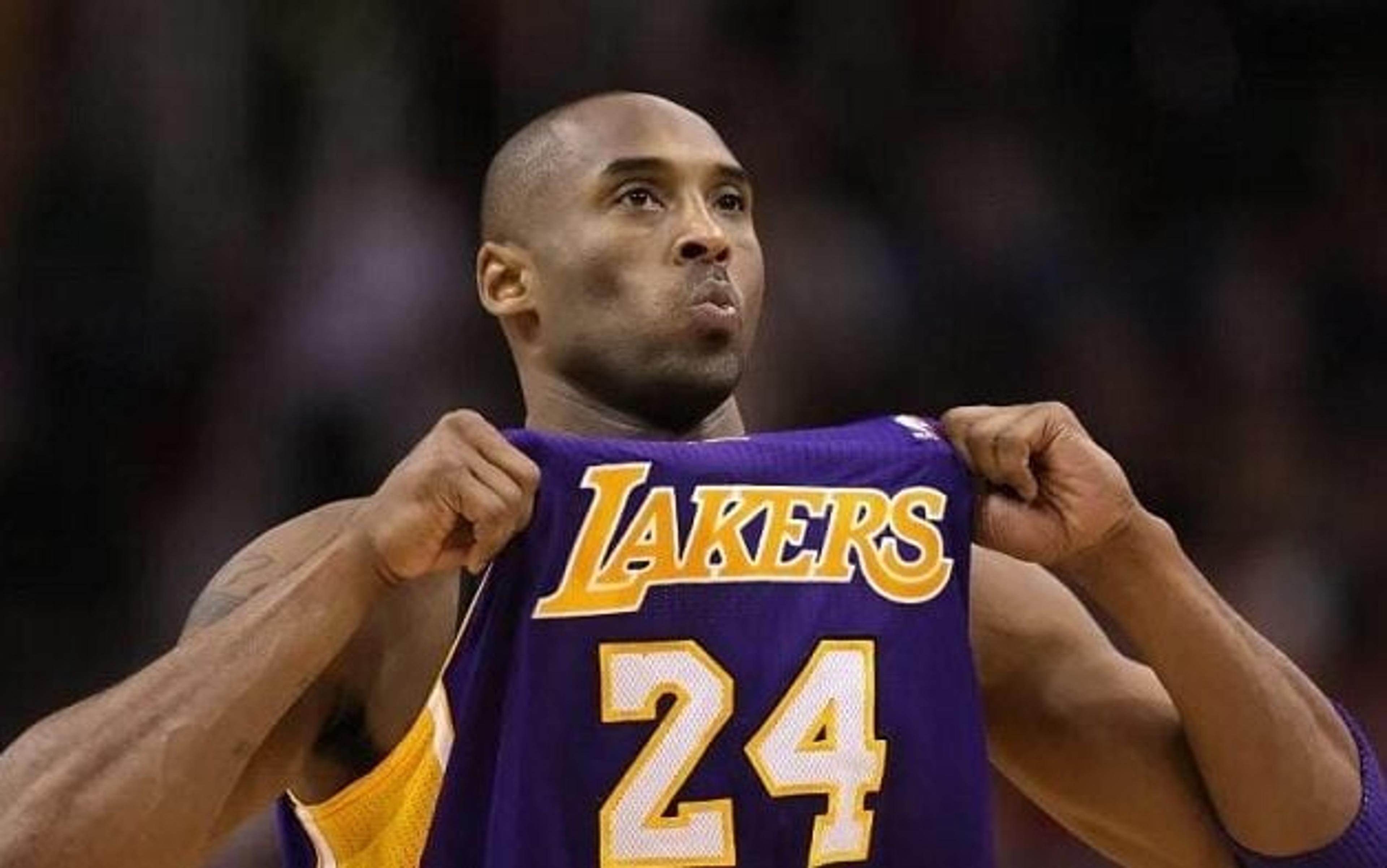 Cinco anos sem Kobe Bryant: relembre a ida do jogador para o Los Angeles Lakers