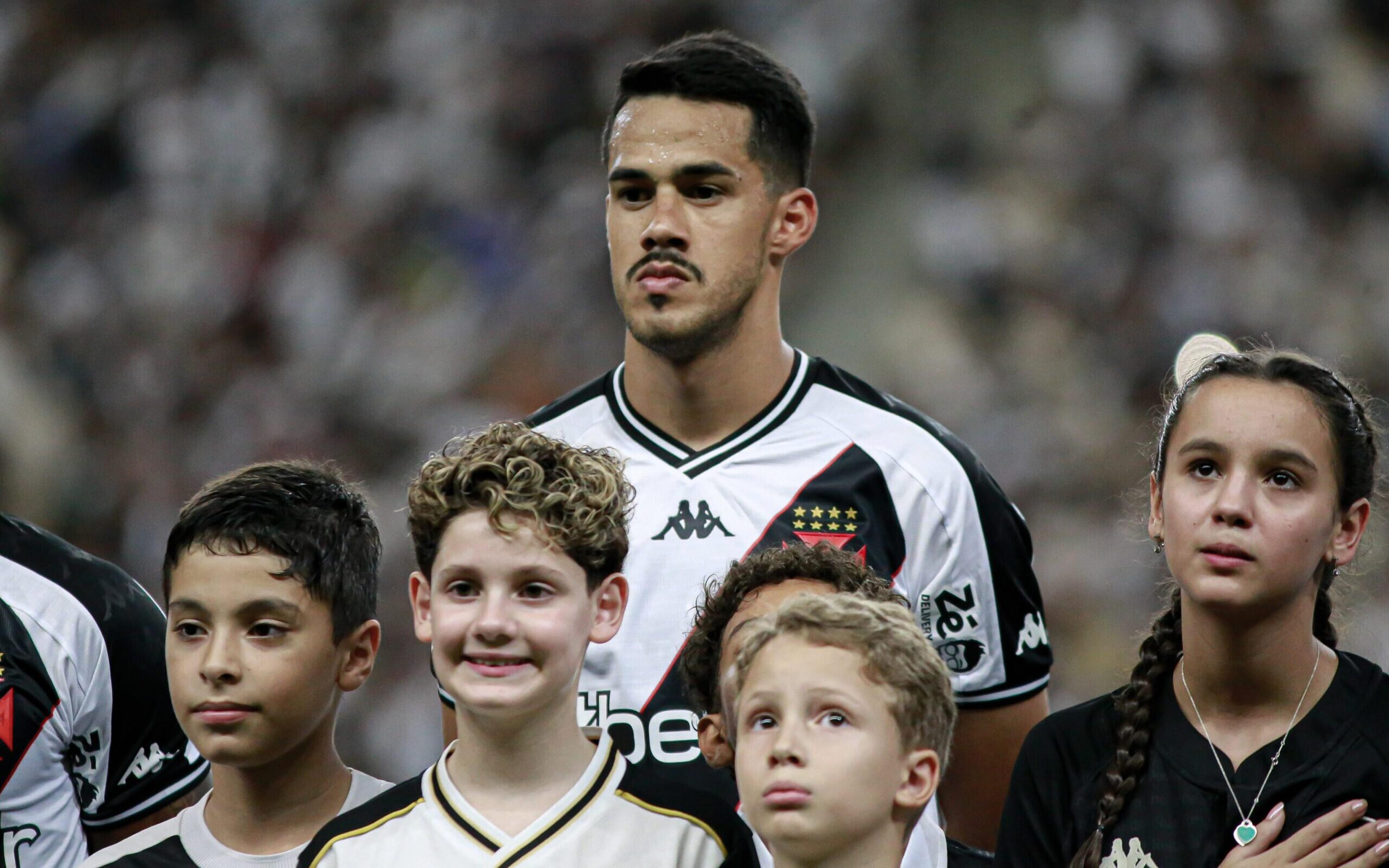 Lucas Oliveira estreia pelo Vasco e deixa impressão positiva