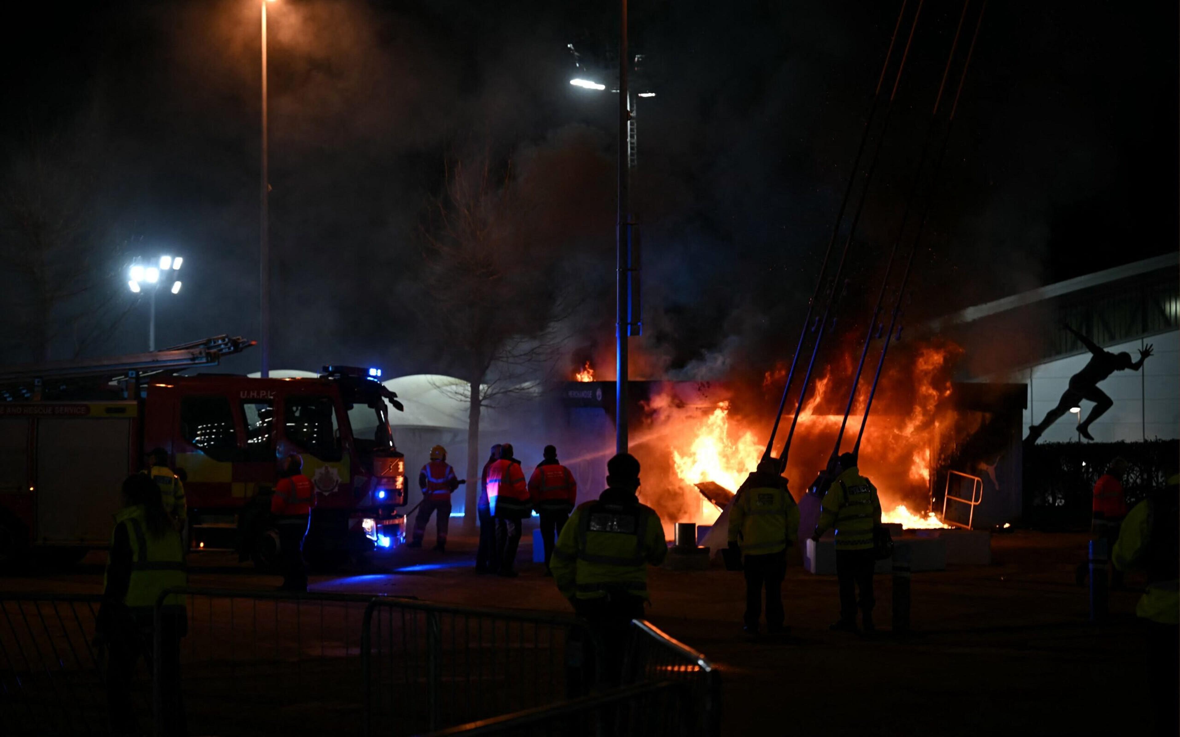 Incêndio no estádio do Manchester City gera evacuação antes de jogo