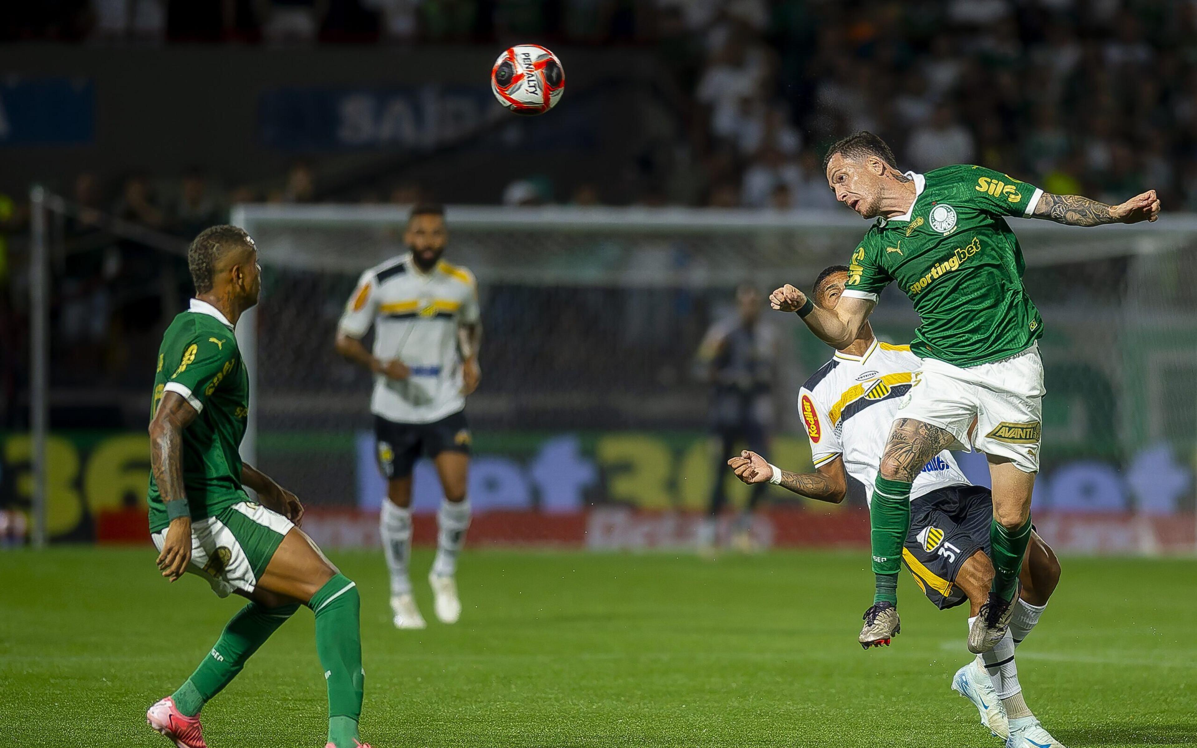 Torcedores do Palmeiras se irritam com titular em derrota de virada: ‘Não dá’