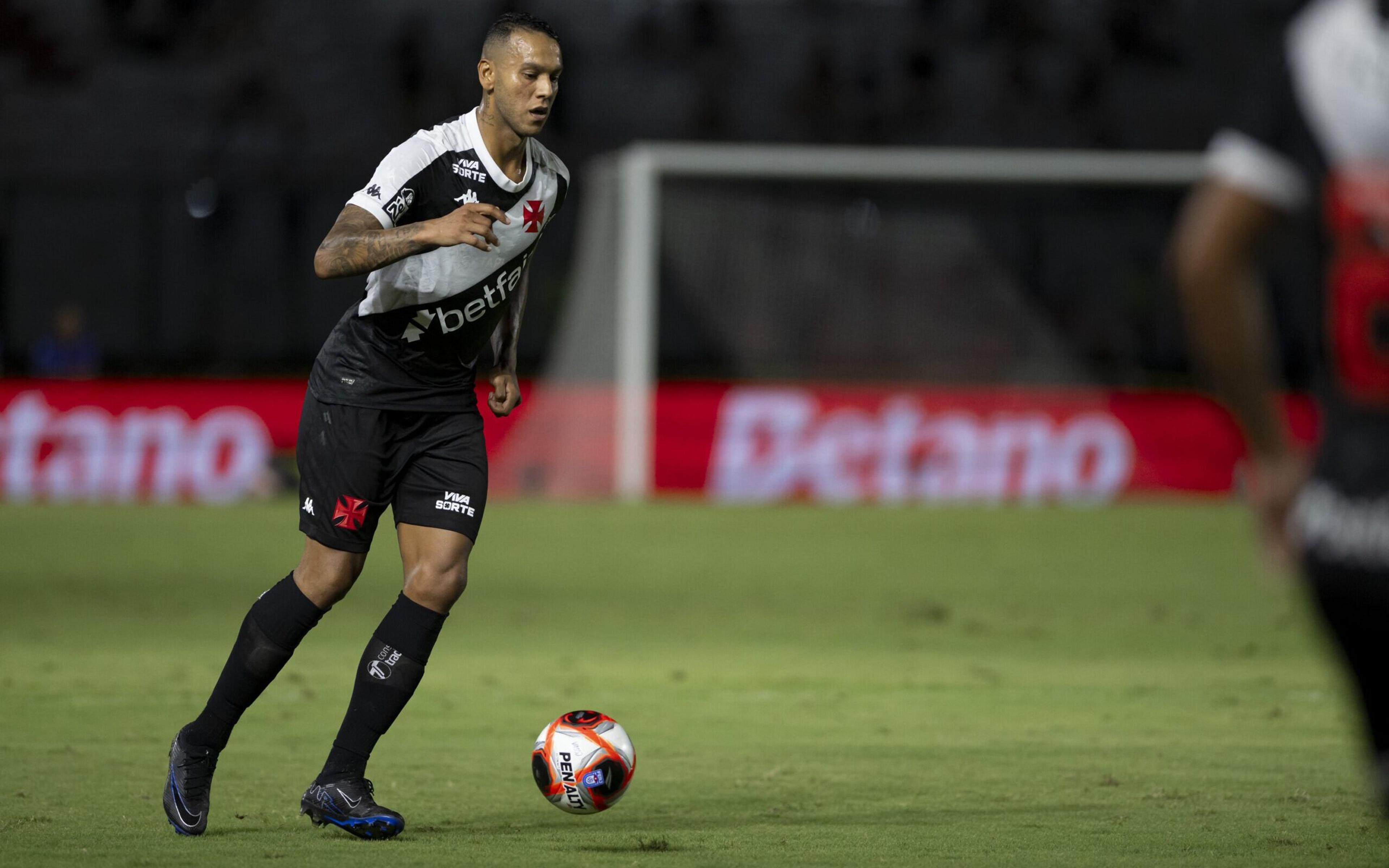 Souza busca recomeço no Vasco e atua 90 minutos pela primeira vez desde o retorno ao clube