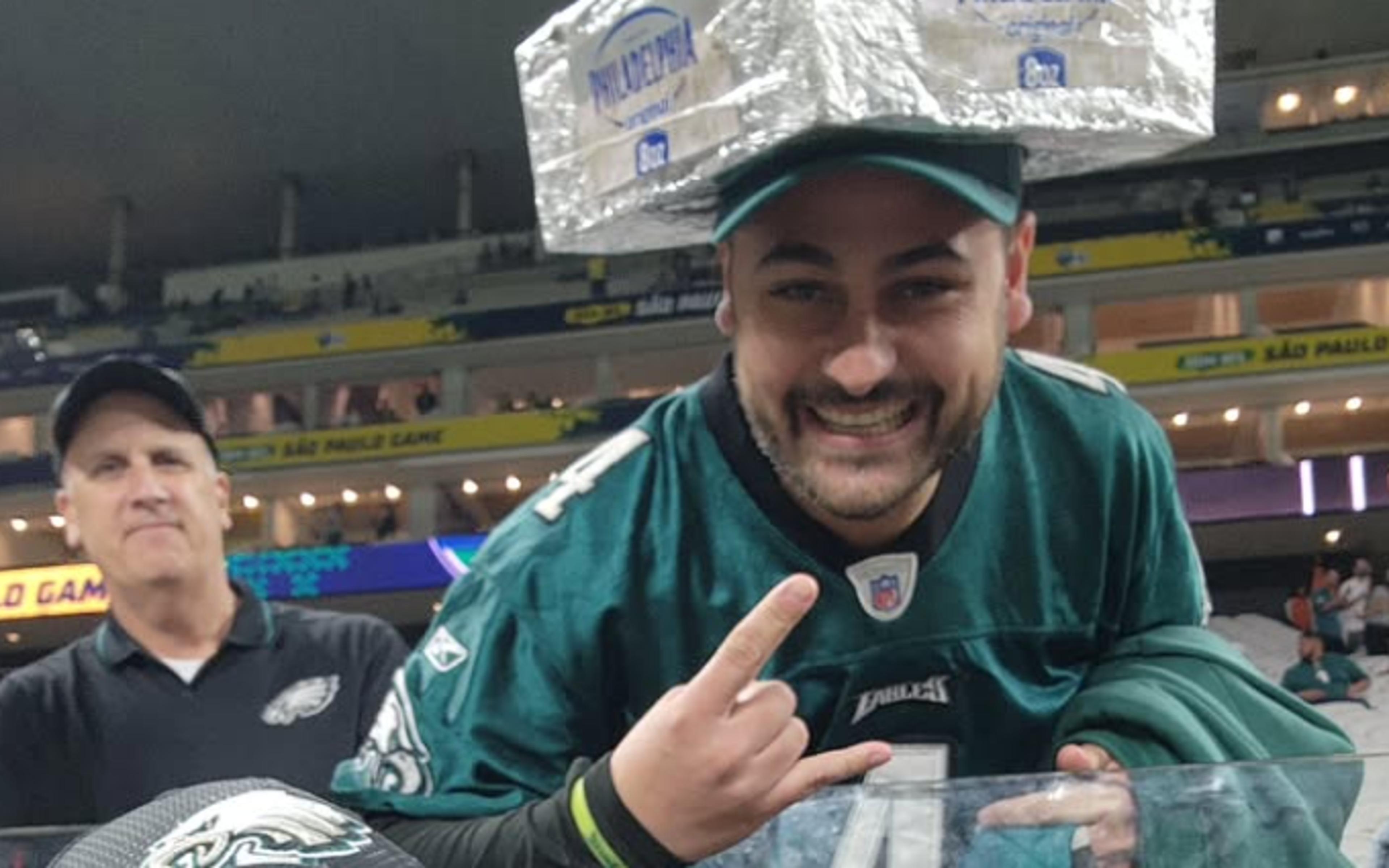 NFL: Brasileiro viraliza nas redes dos Eagles e se emociona com postagem