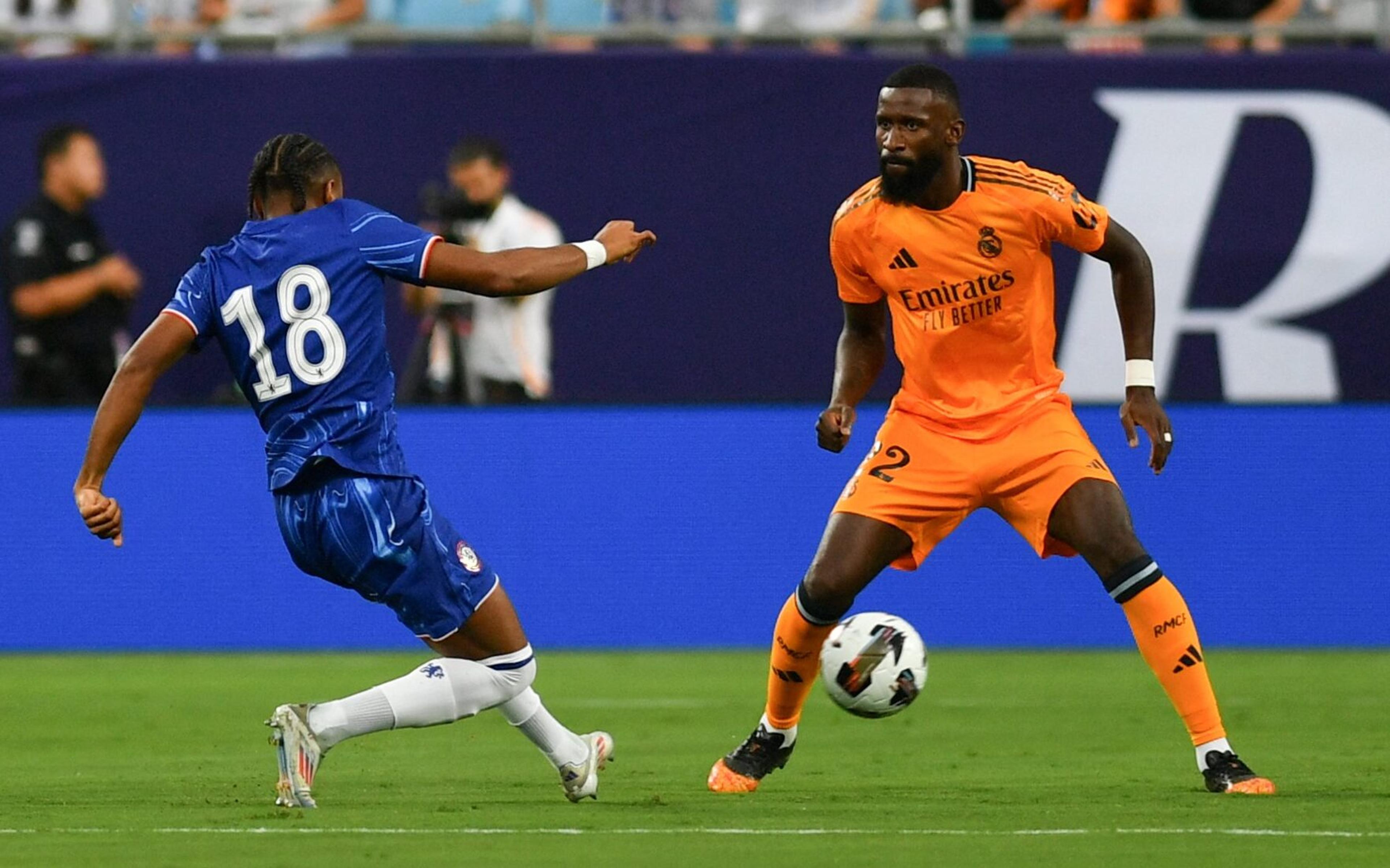 Titular do Real Madrid sente lesão e abandona jogo contra o Espanyol pela La Liga