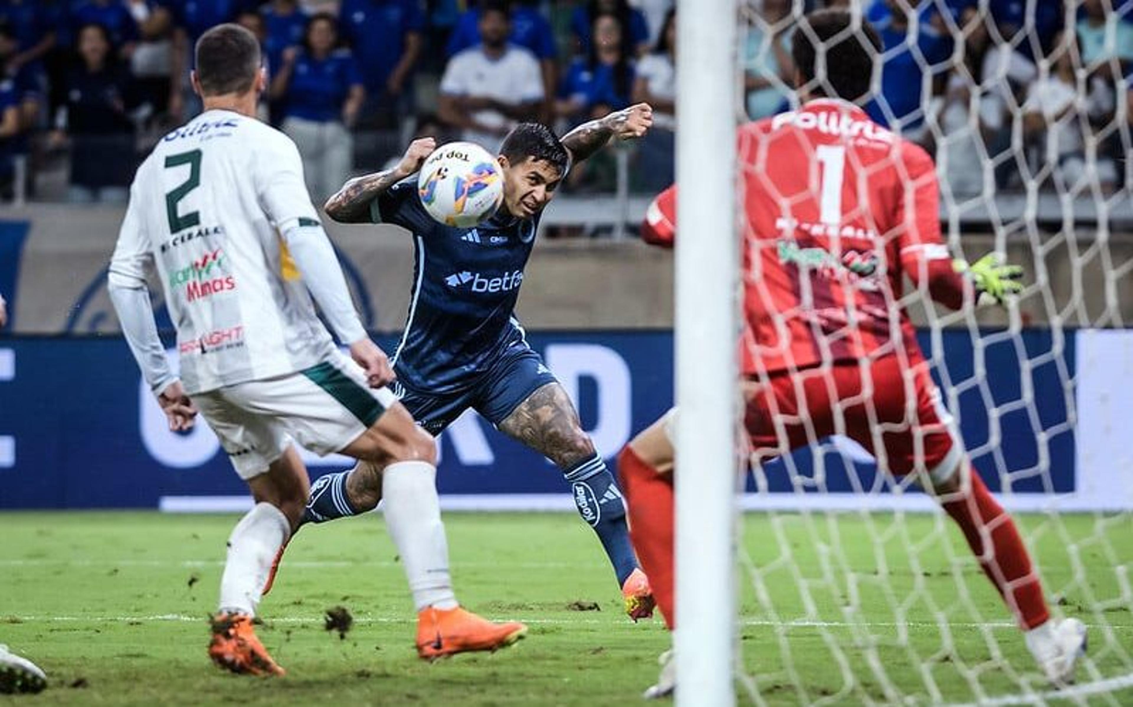 Gol de cabeça é arma do Cruzeiro para jogo com o Atlético-MG