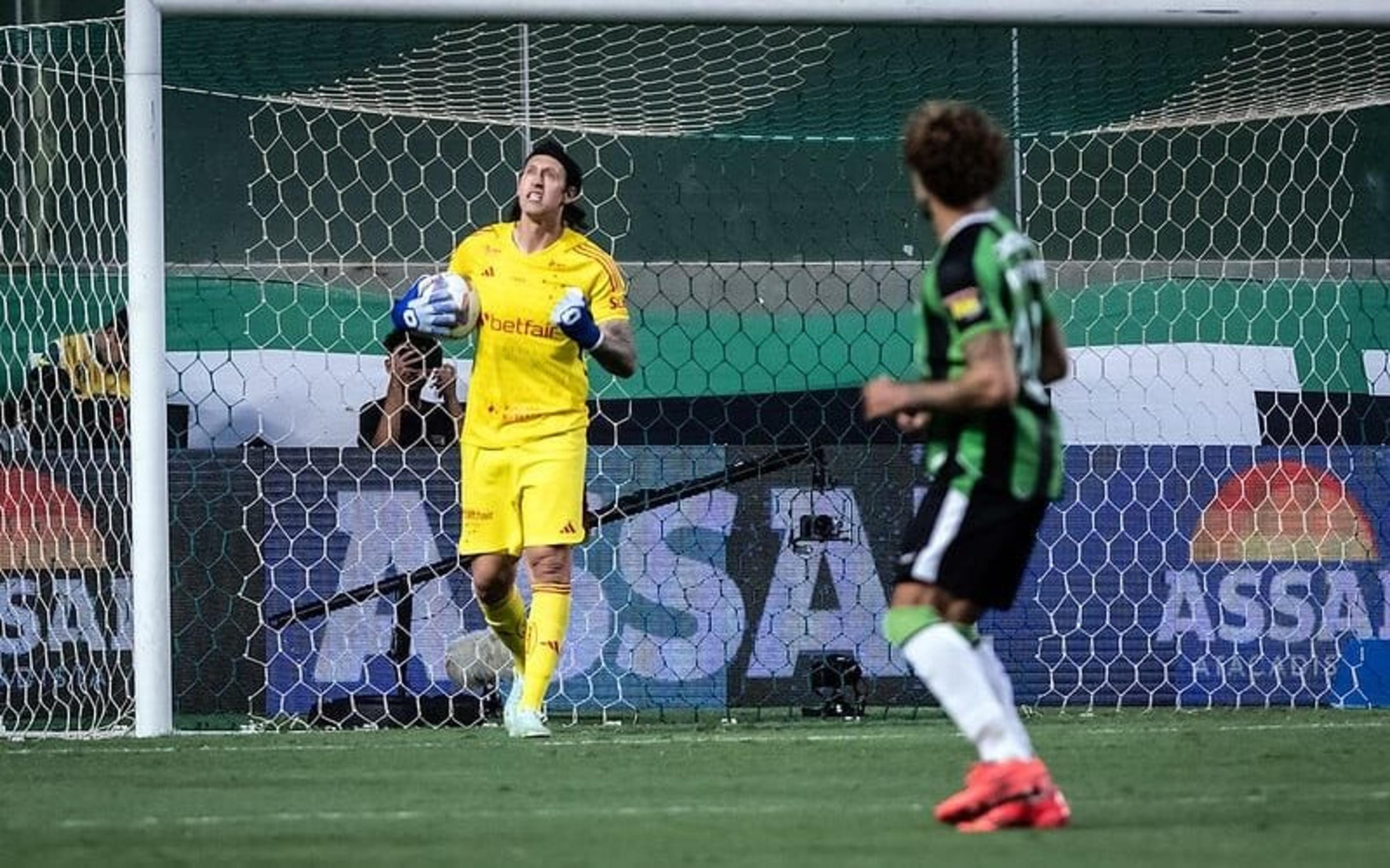 Cruzeiro perde nos pênaltis e está fora da final do Mineiro