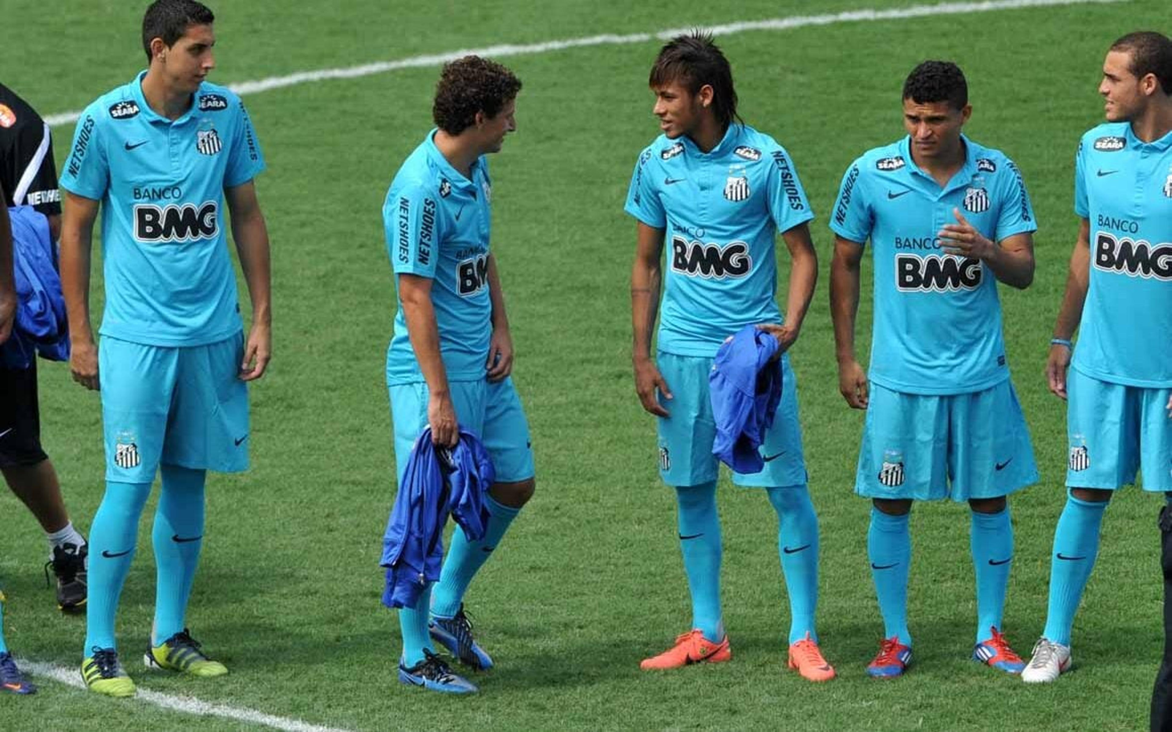 Santos vai reeditar uniforme azul que Neymar vestiu em 2012/13