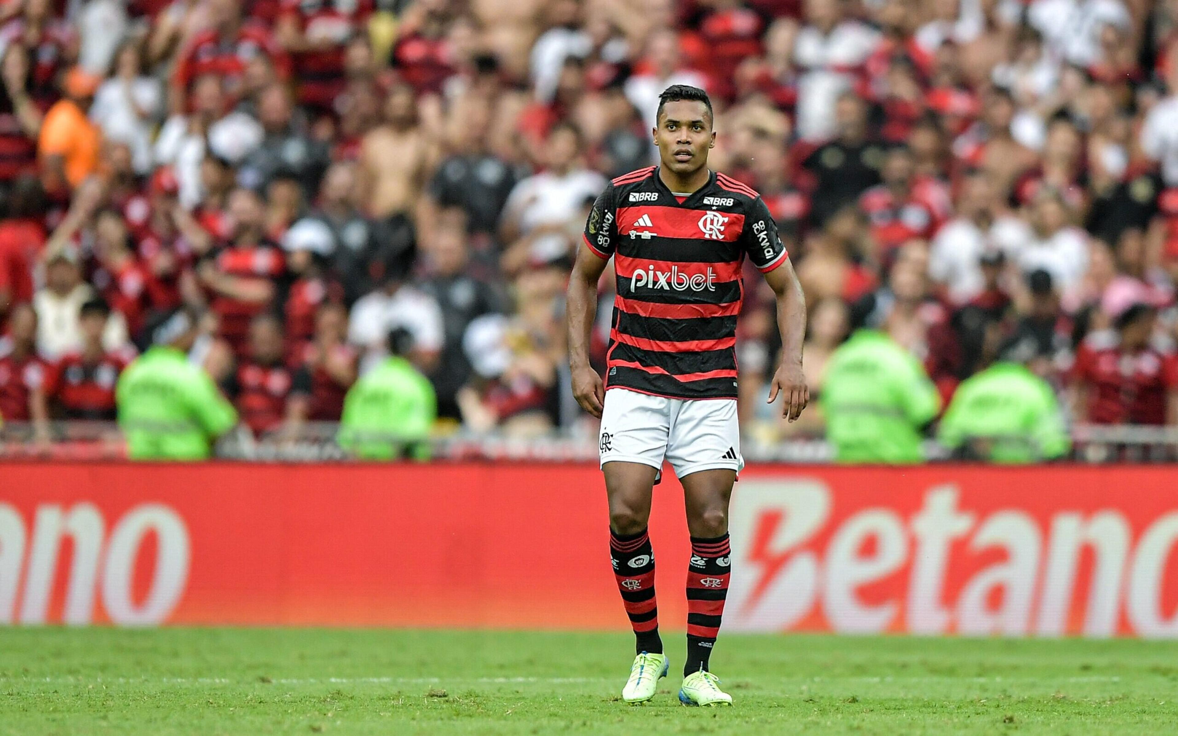 Alex Sandro, lateral-esquerdo do Flamengo, tem lesão constatada