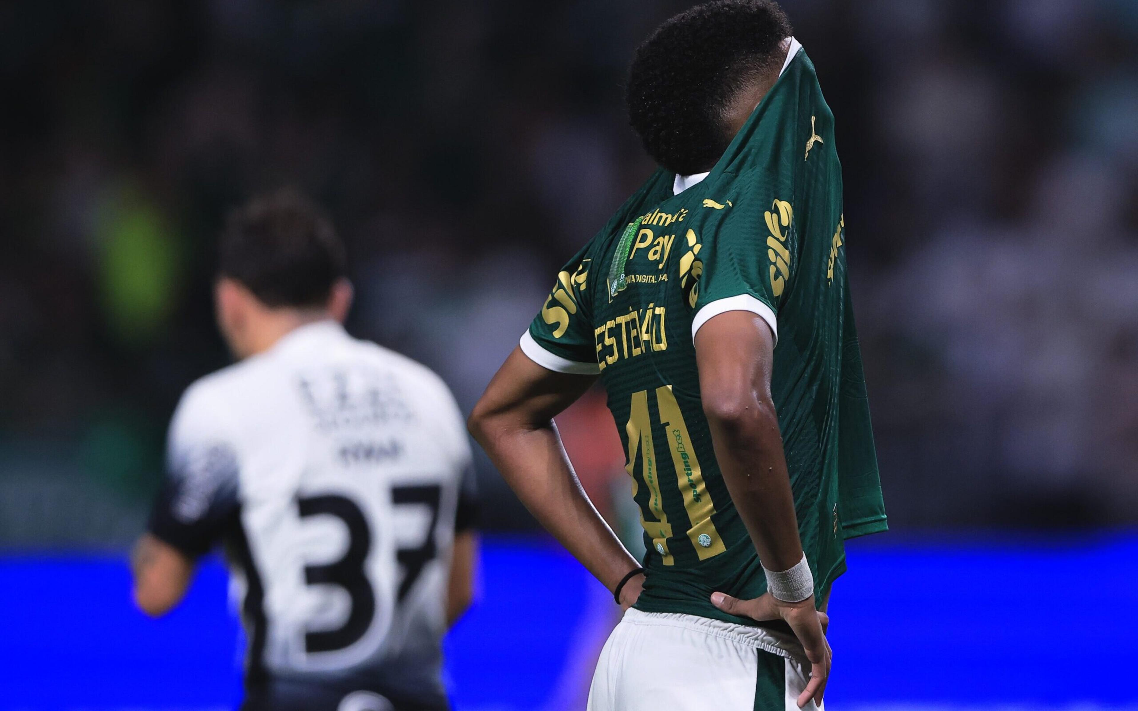 Estêvão amplia marca negativa em clássicos pelo Palmeiras após pênalti perdido